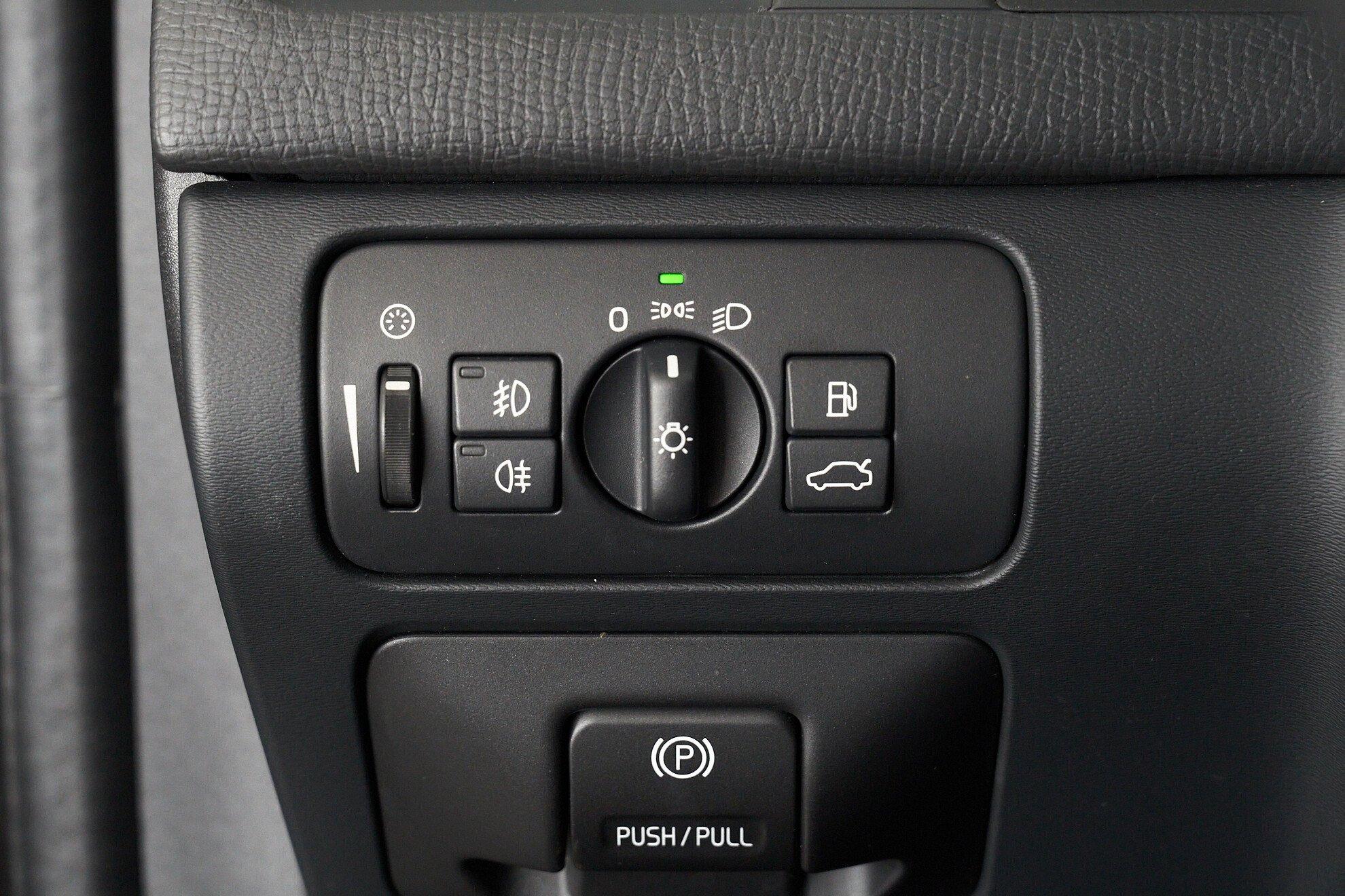 Volvo XC60 2010, черный