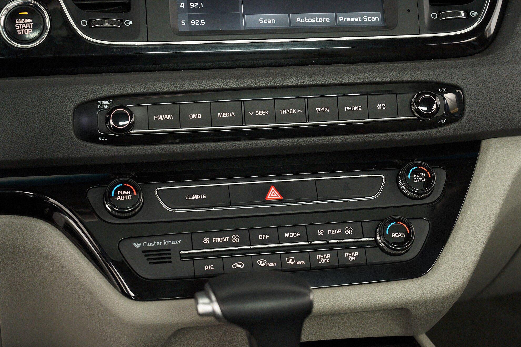 Kia Carnival 2017, серый