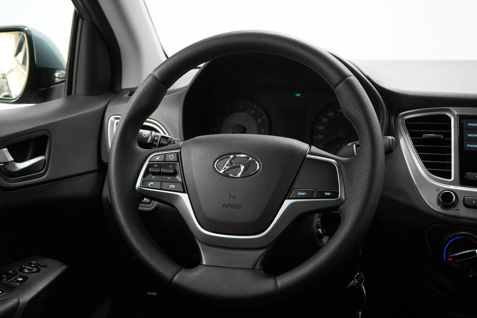 Hyundai Solaris 2021, серый