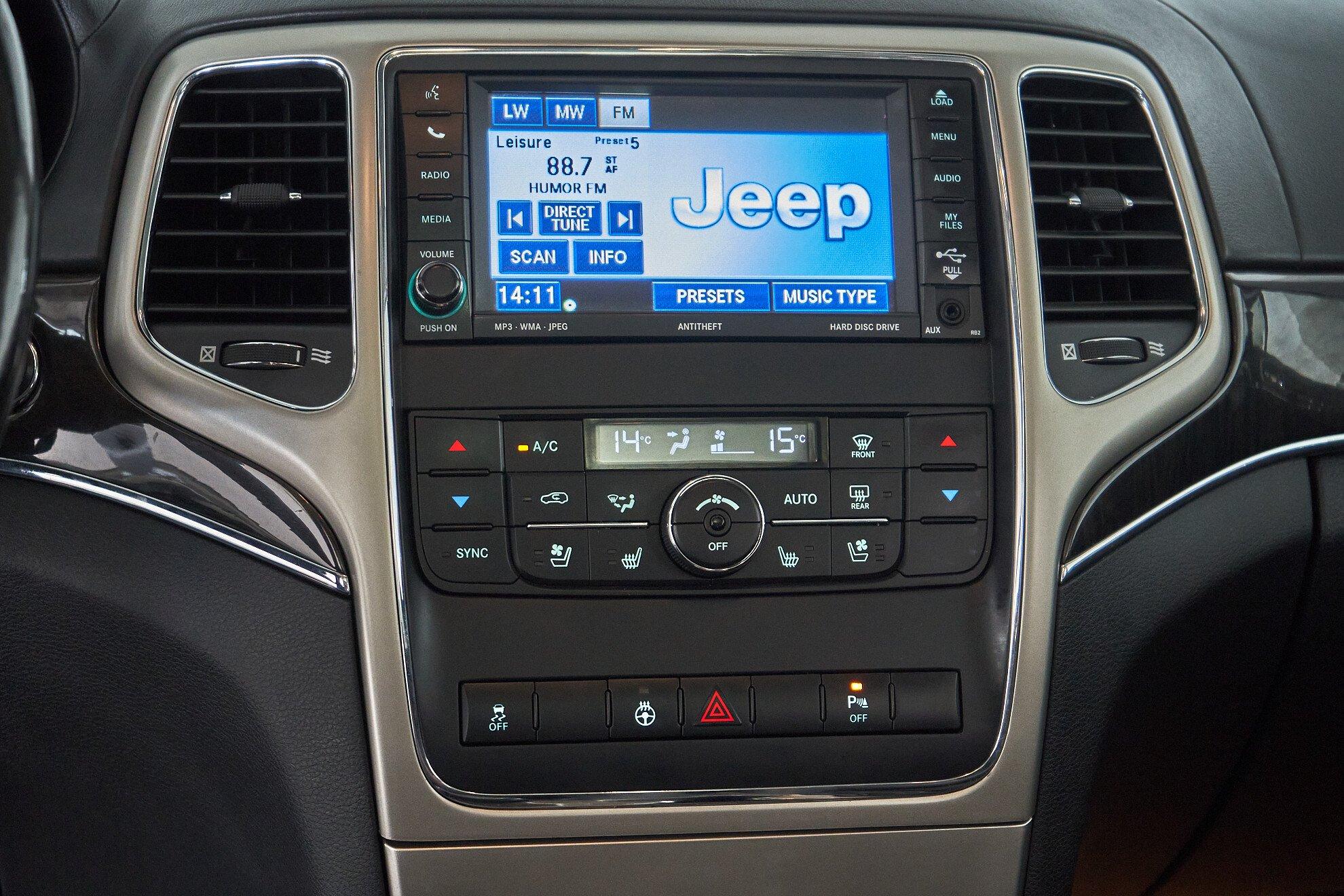 Jeep Grand Cherokee 2011, серый