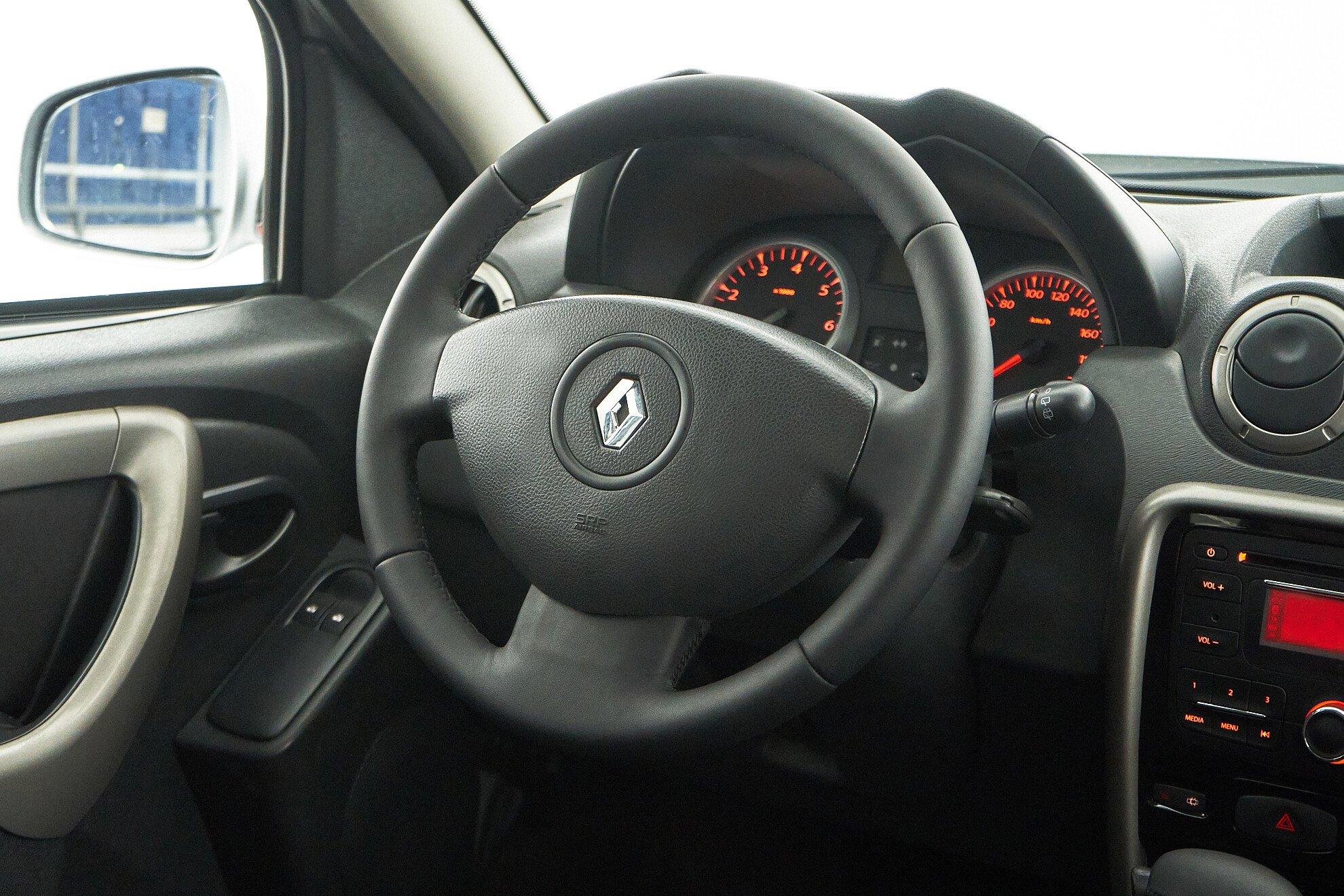 Renault Duster 2014, серебряный