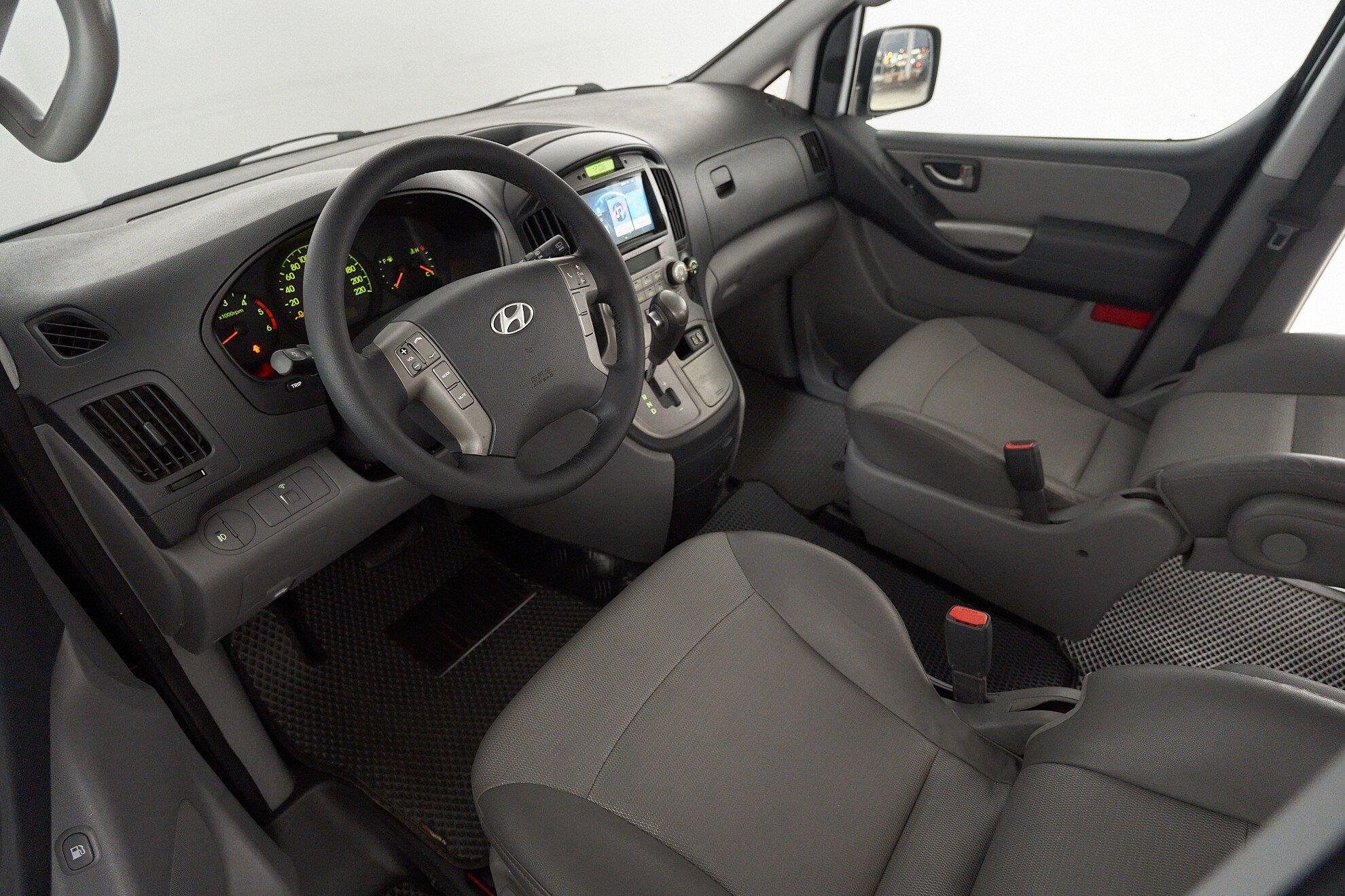 Hyundai Grand Starex 2010, черный