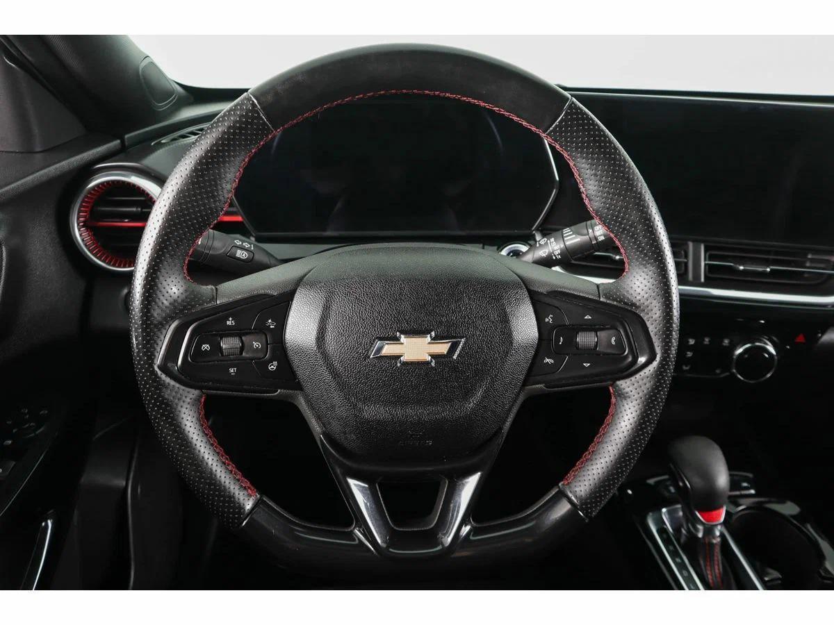 Chevrolet Trax 2023, серебряный