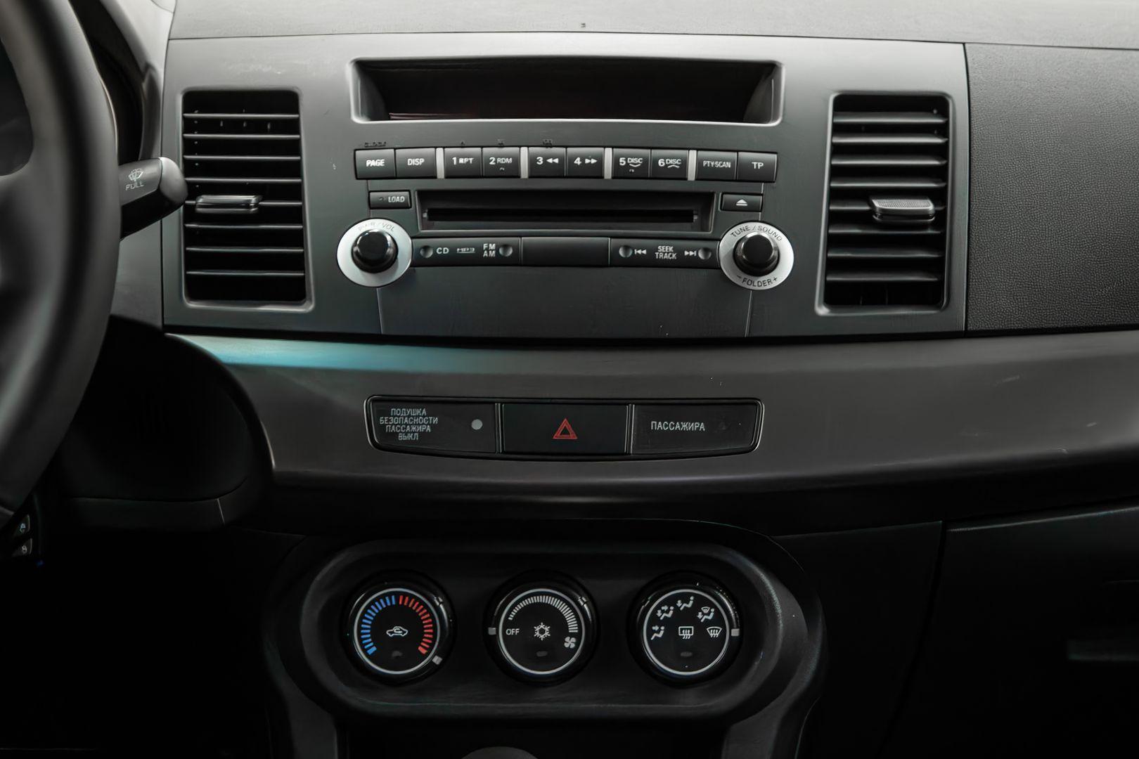 Mitsubishi Lancer 2012, белый