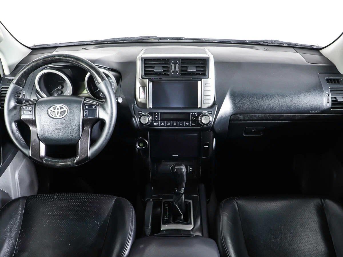 Toyota Land Cruiser Prado 2012, серебряный