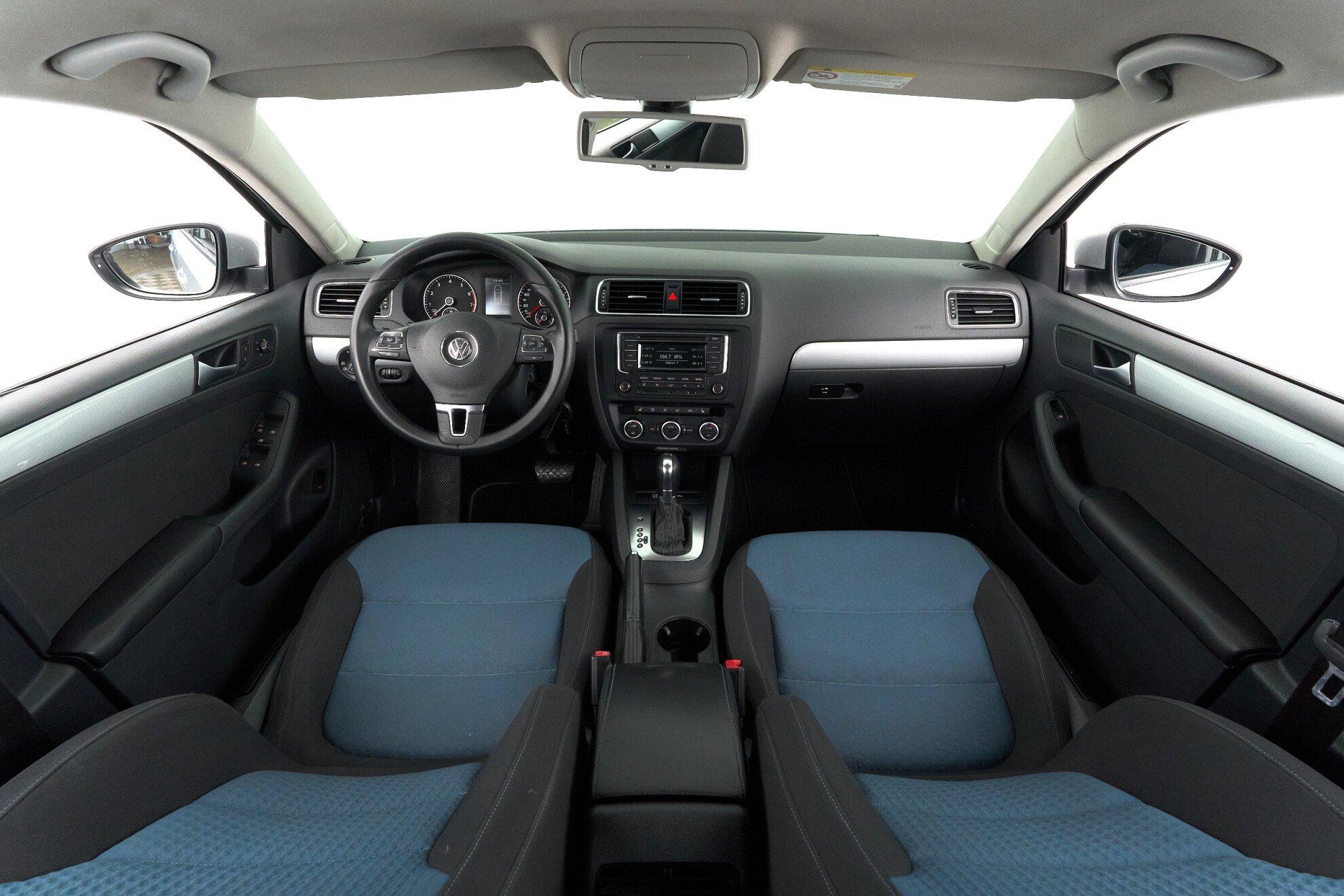 Volkswagen Jetta 2013, серебряный
