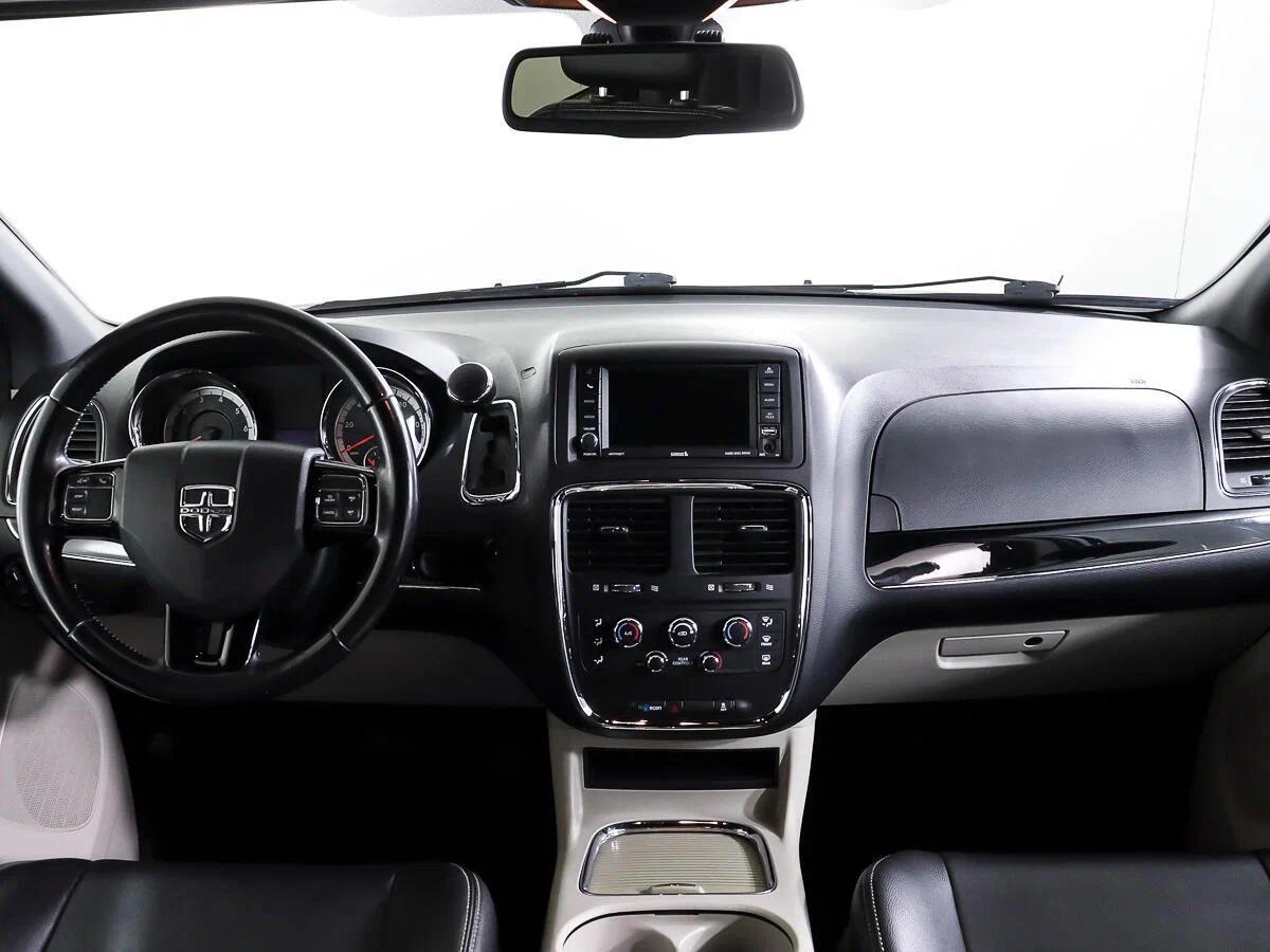 Dodge Caravan 2015, белый