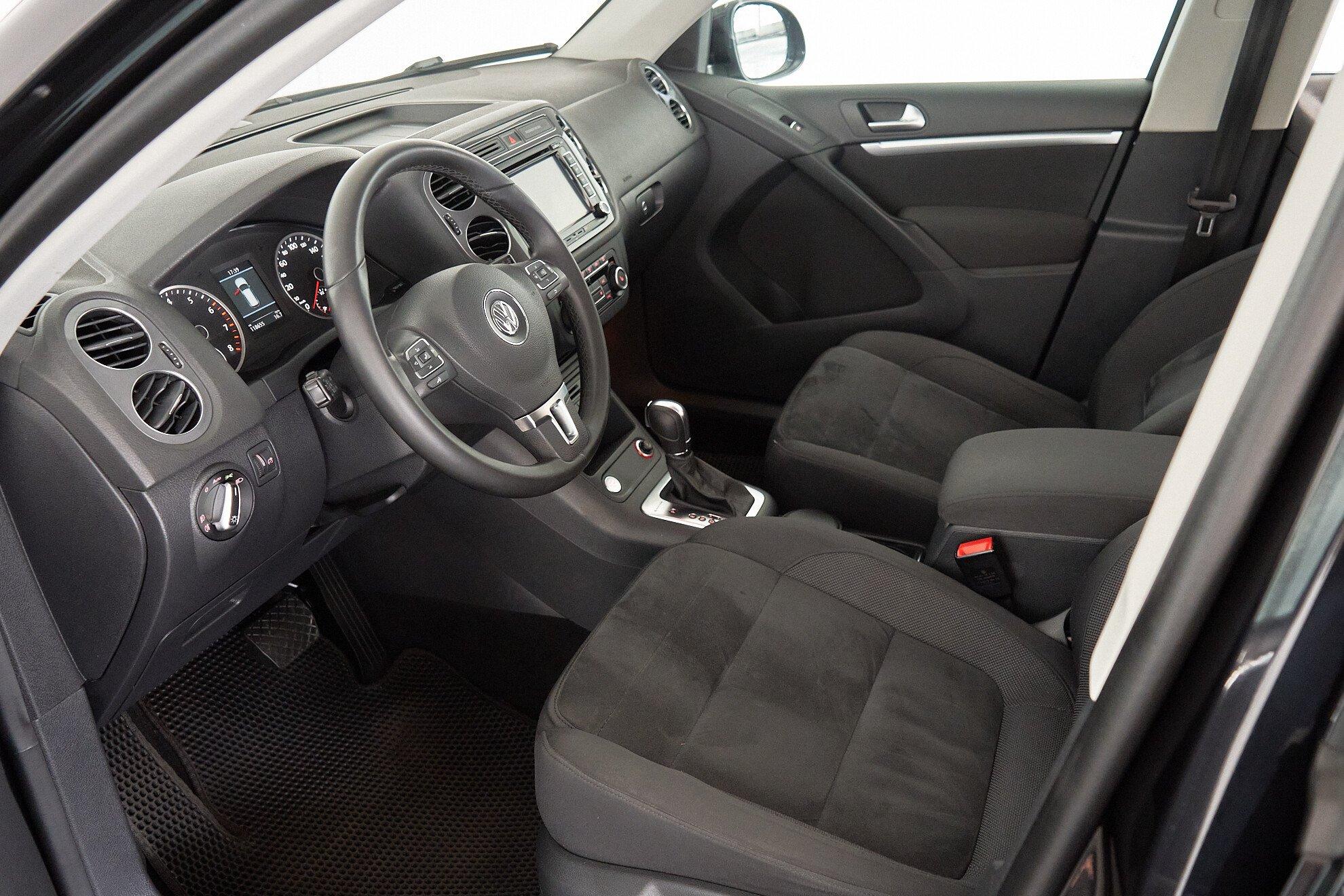 Volkswagen Tiguan 2013, черный