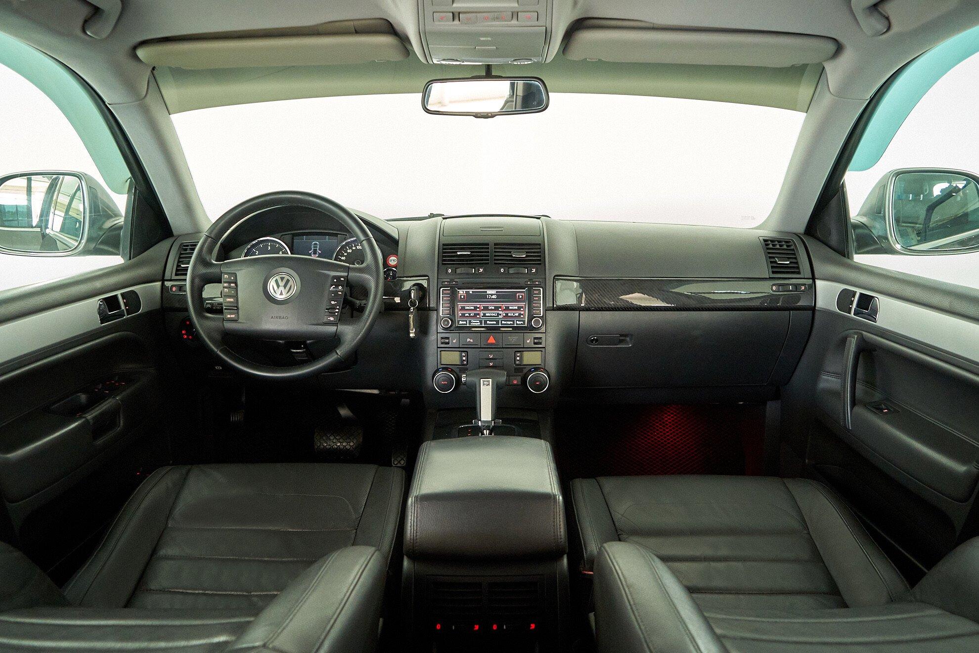 Volkswagen Touareg 2009, серый