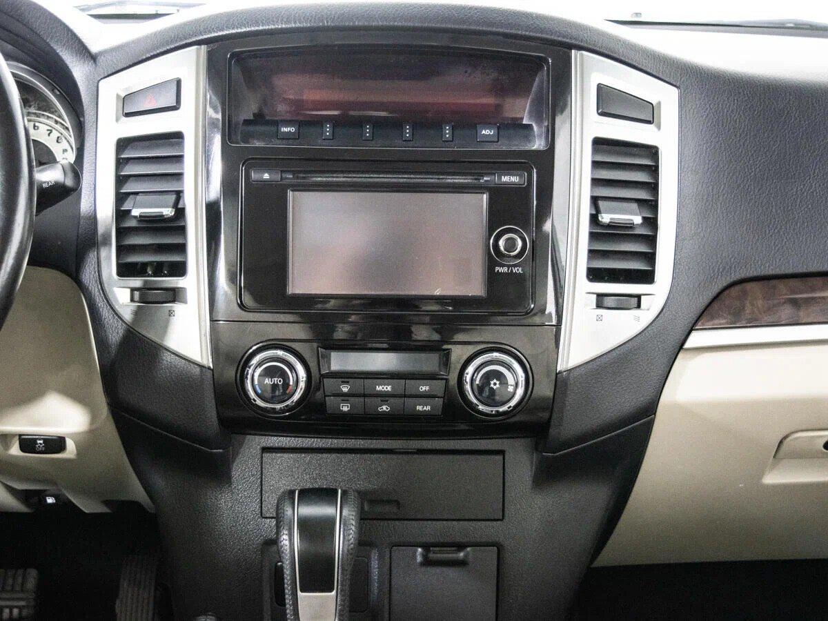 Mitsubishi Pajero 2018, черный