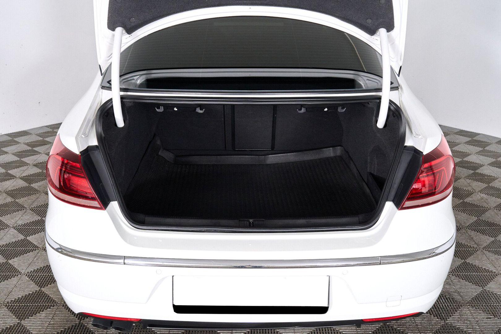 Volkswagen Passat CC 2013, белый