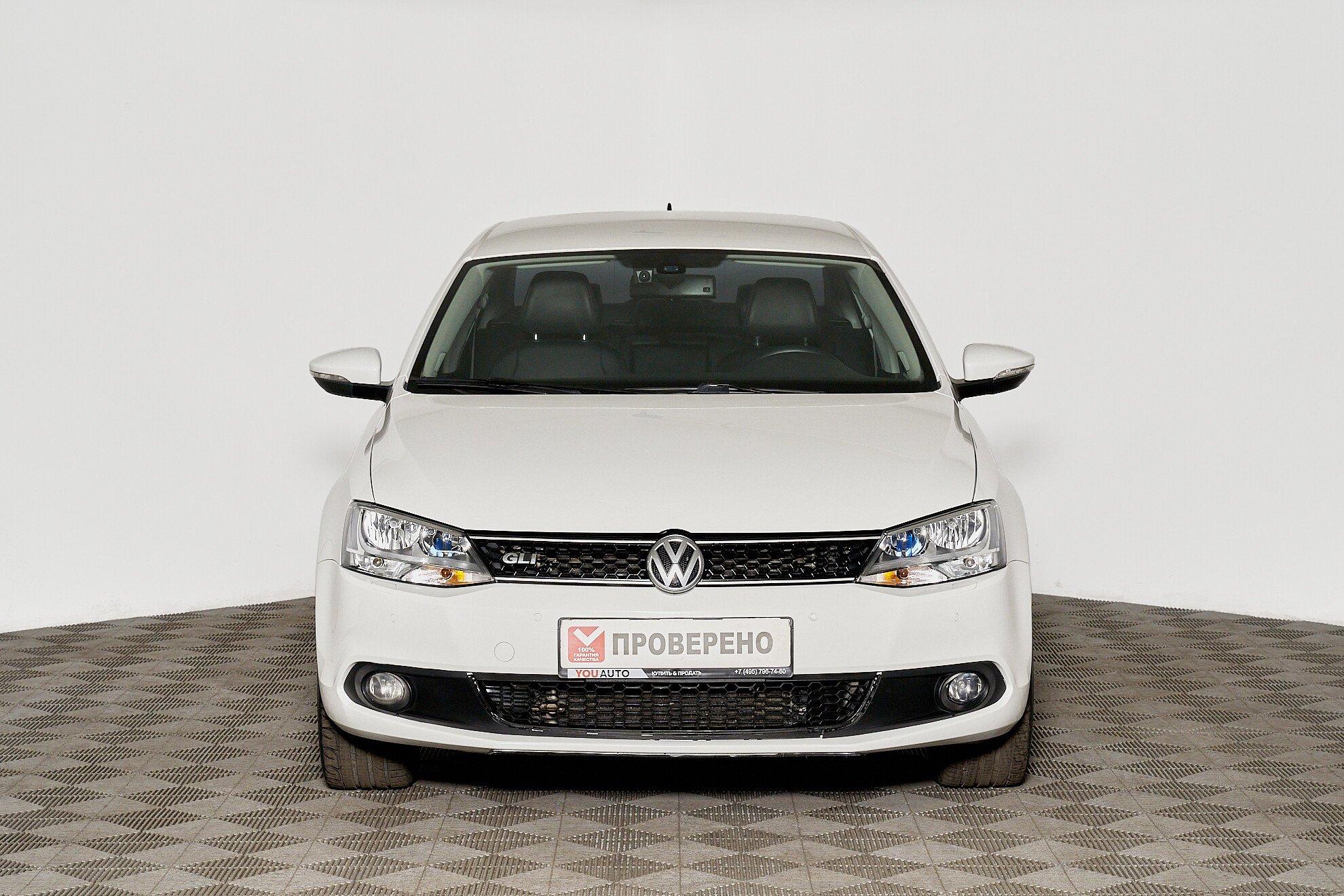 Volkswagen Jetta 2011, белый