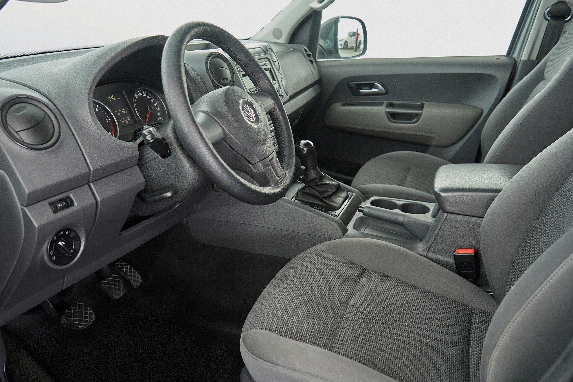 Volkswagen Amarok 2011, серый