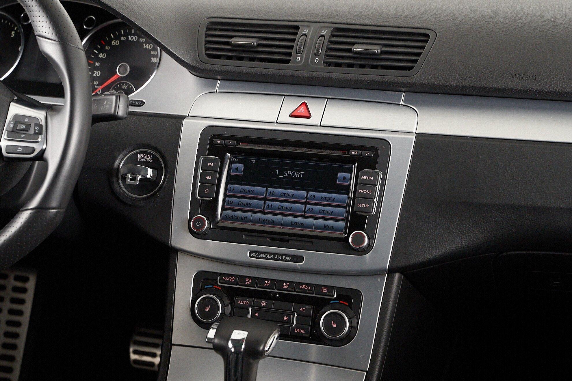 Volkswagen Passat CC 2010, белый