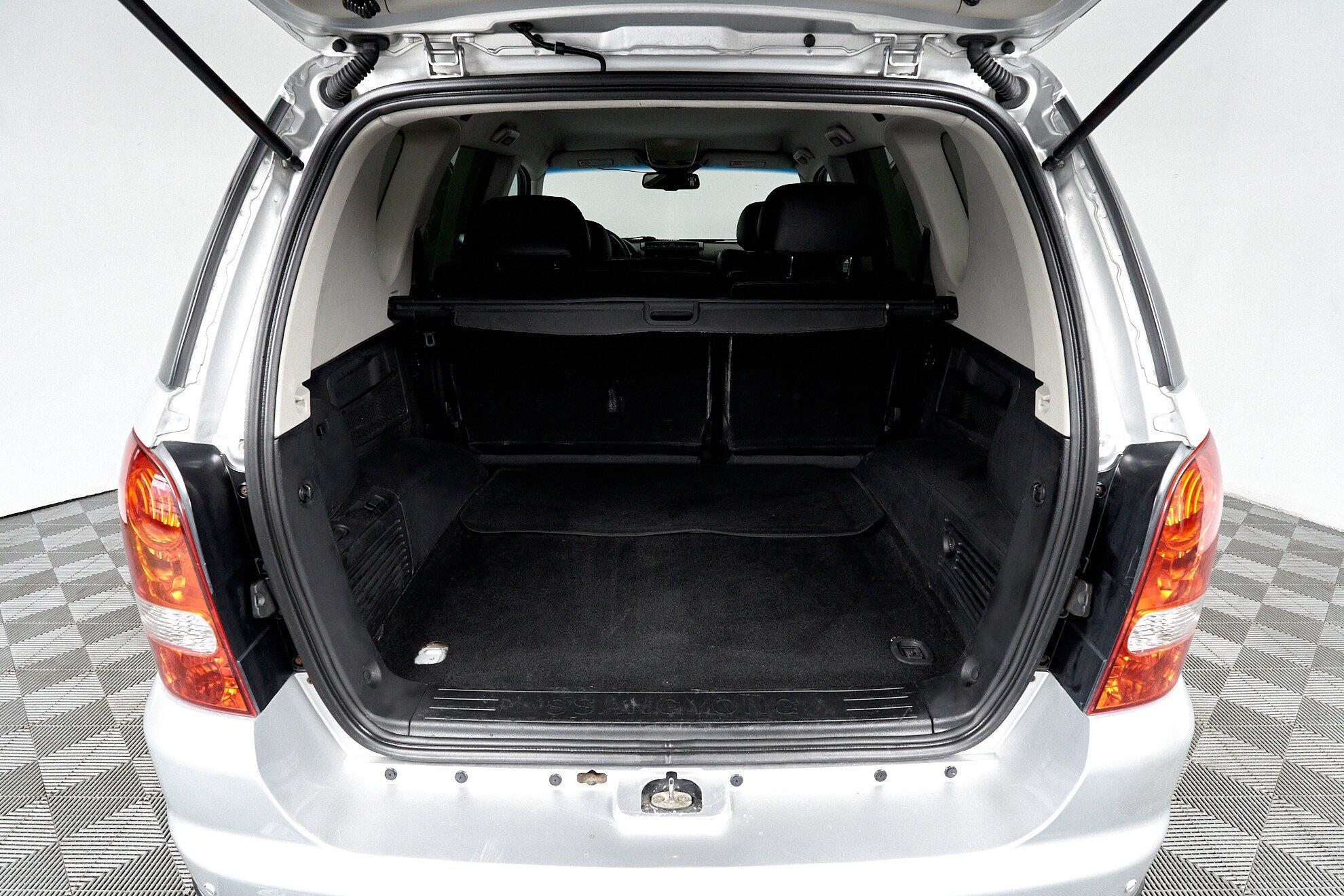 SsangYong Rexton 2011, серебряный