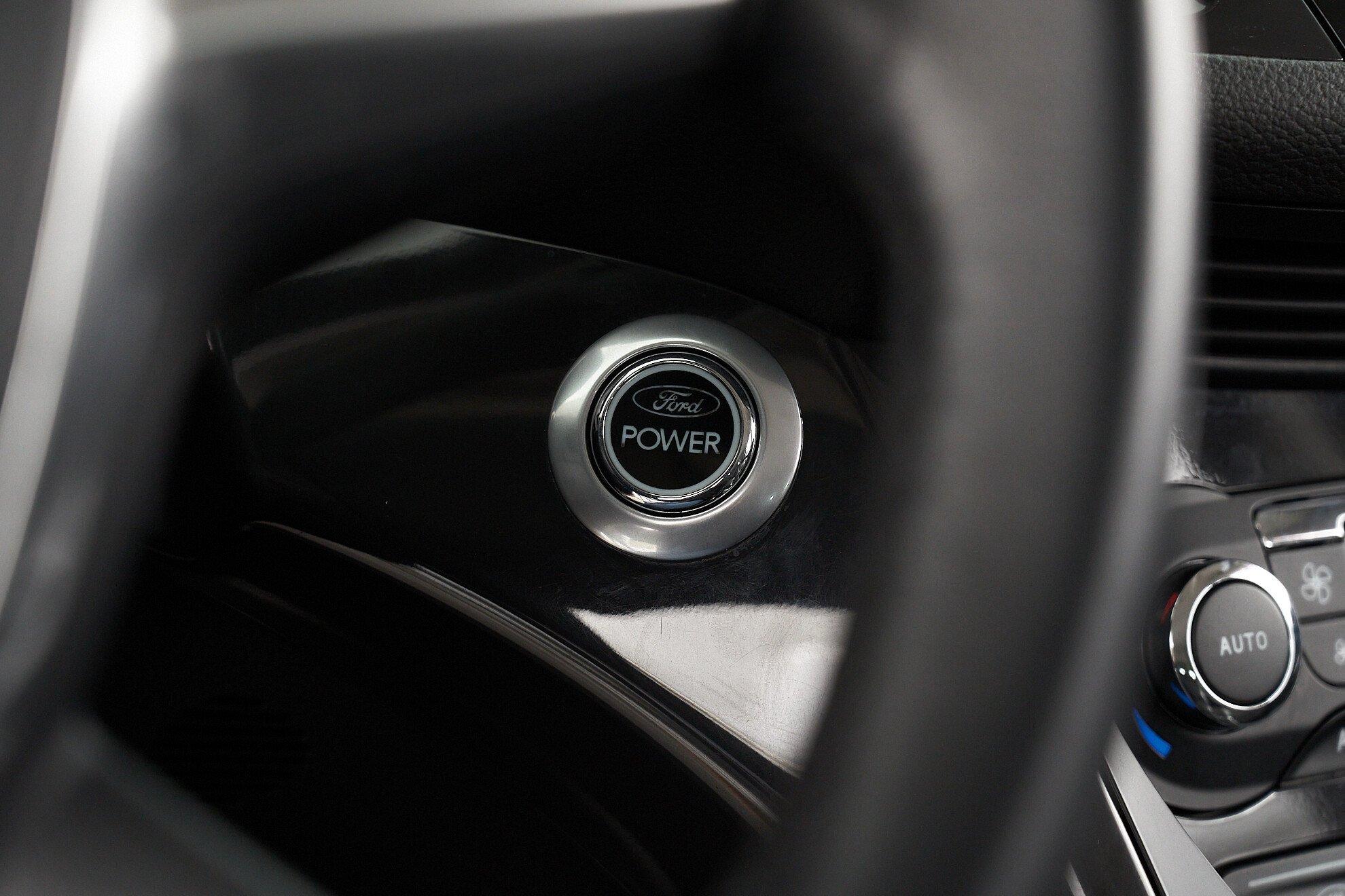Ford Kuga 2013, коричневый