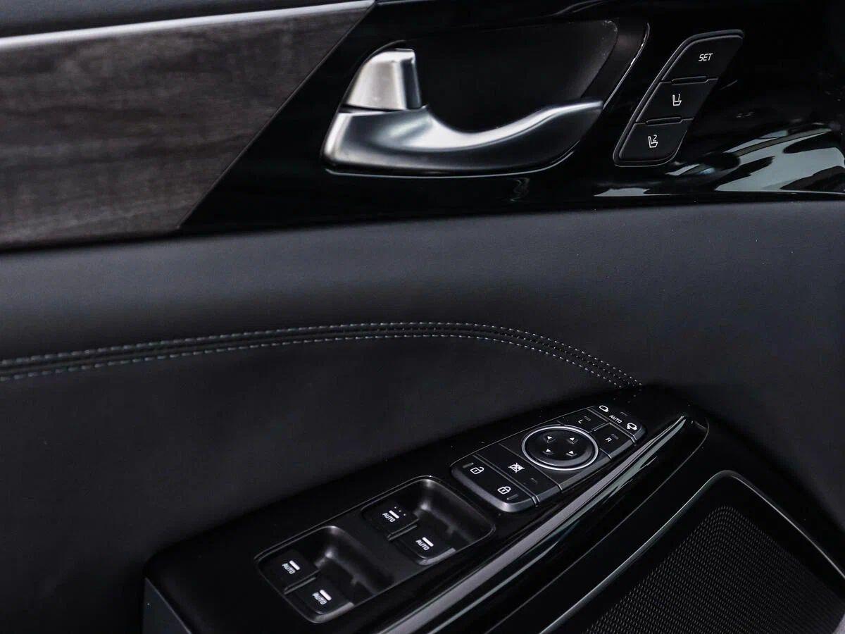 Kia K7 2019, белый