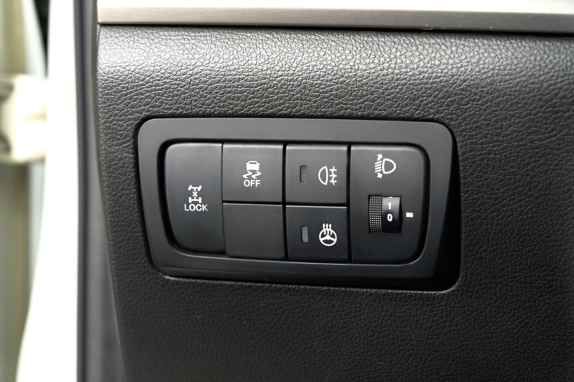 SsangYong Actyon 2012, белый
