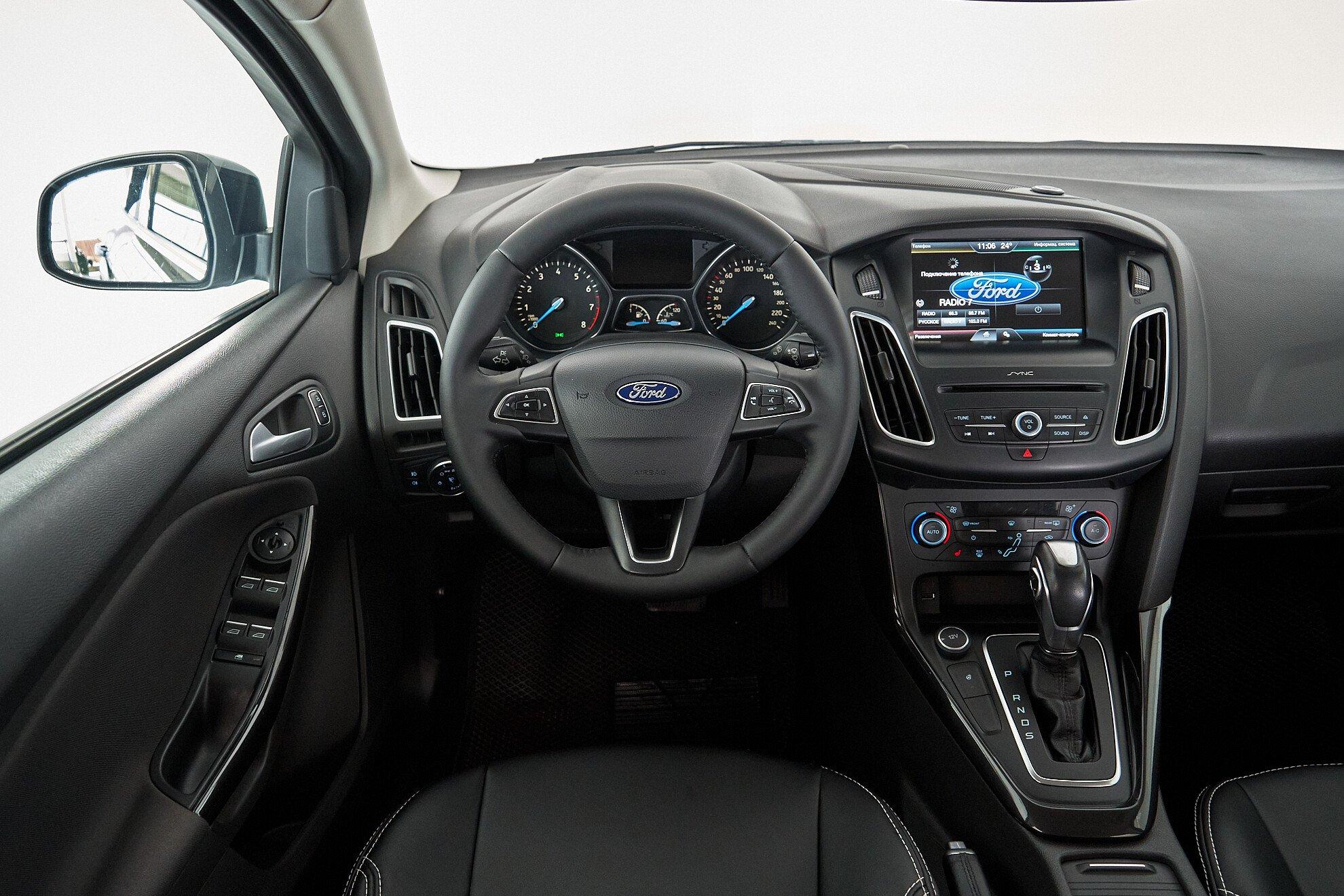 Ford Focus 2018, черный