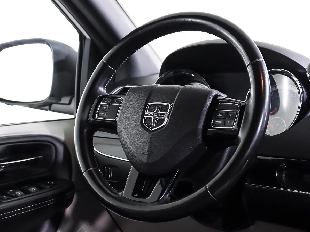 Dodge Caravan 2015, белый