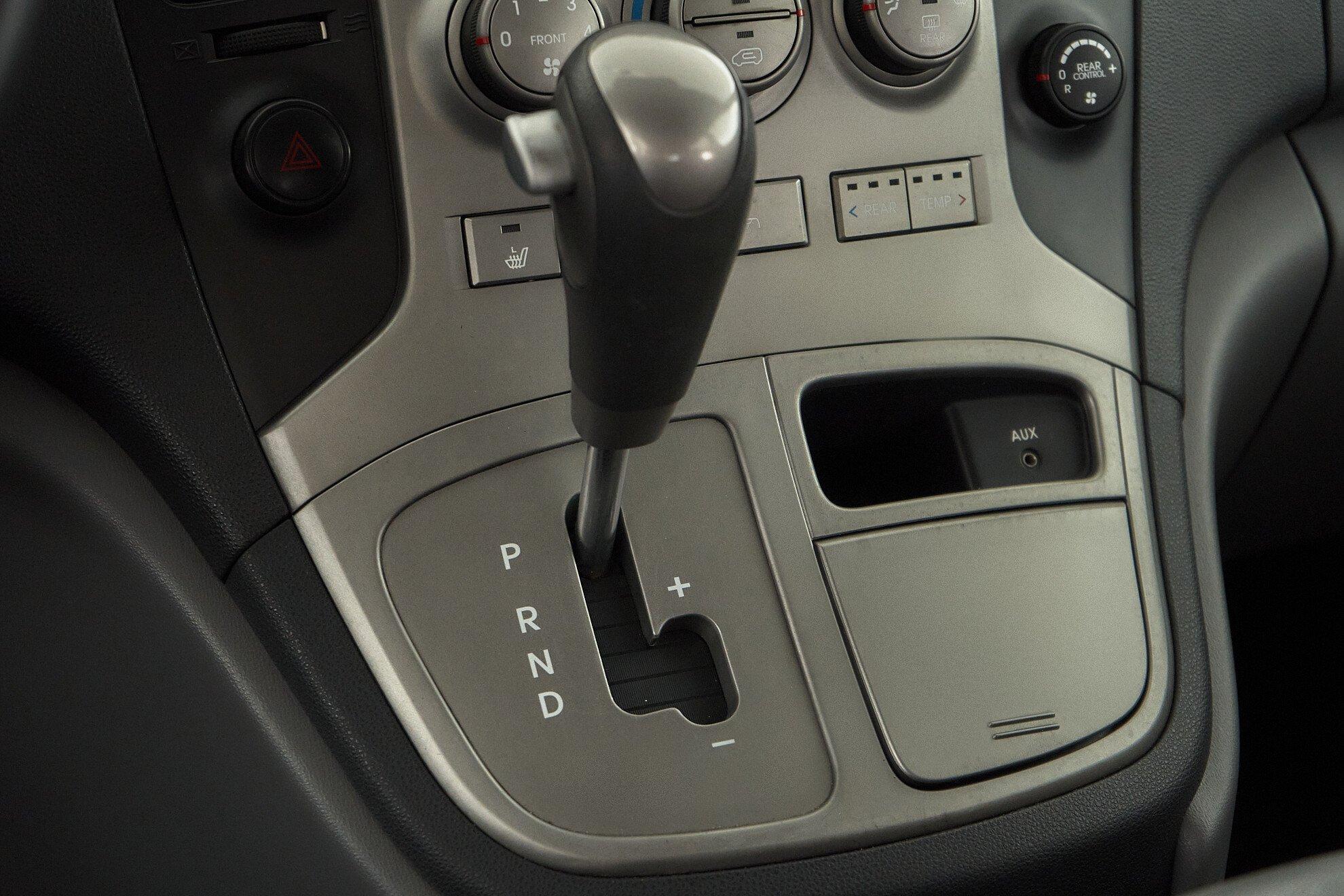 Hyundai Grand Starex 2012, серебряный