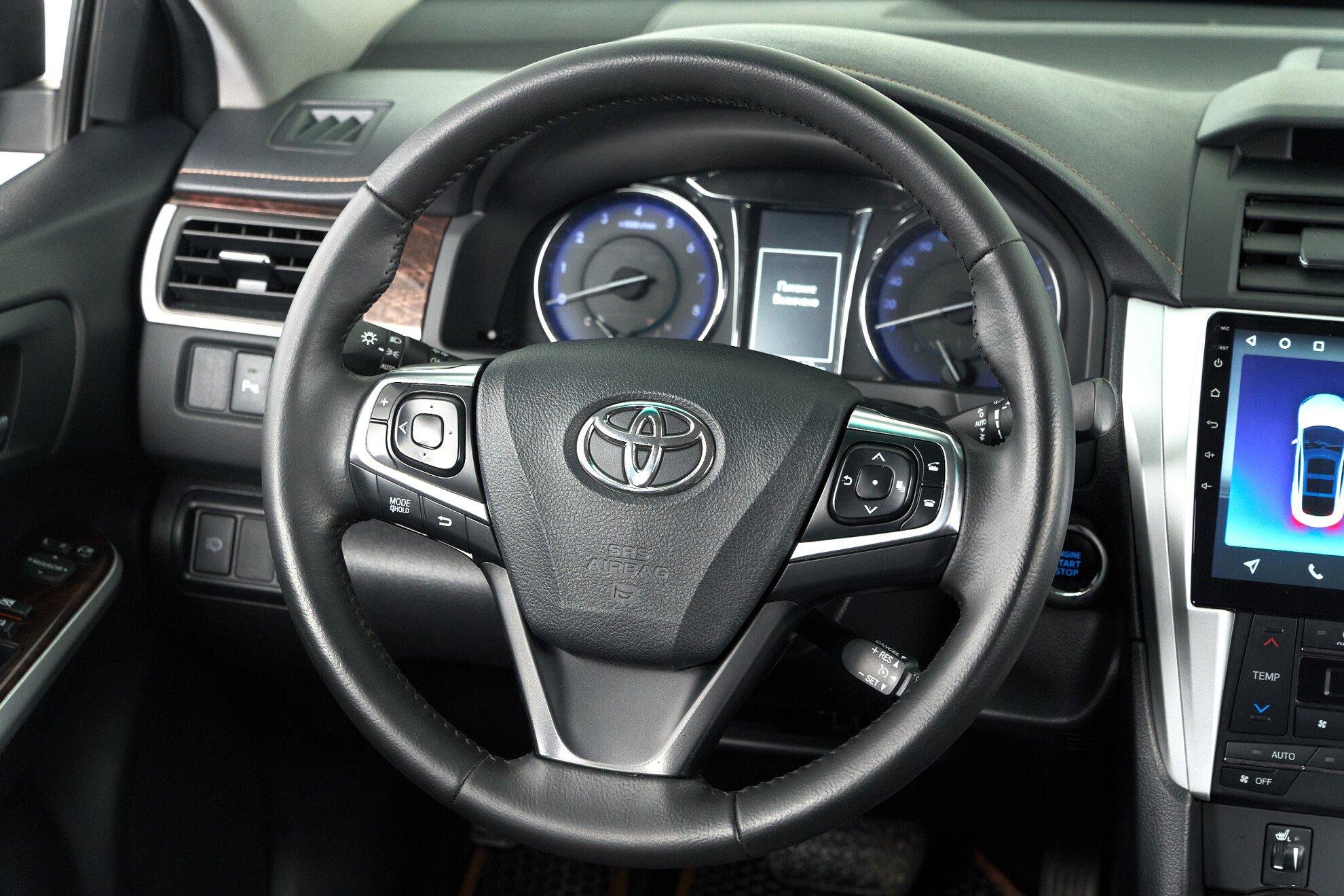 Toyota Camry 2016, черный