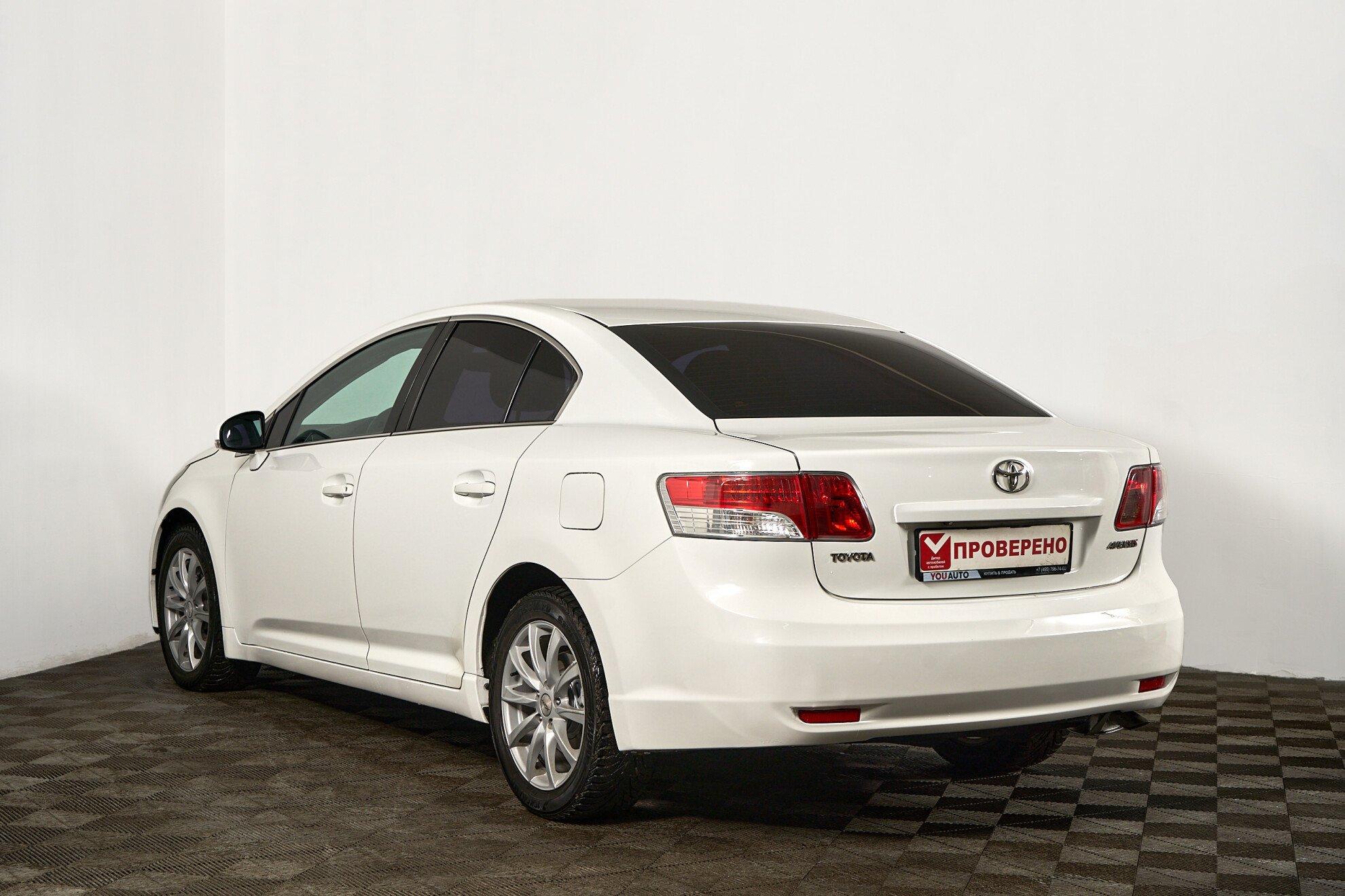 Toyota Avensis 2010, белый