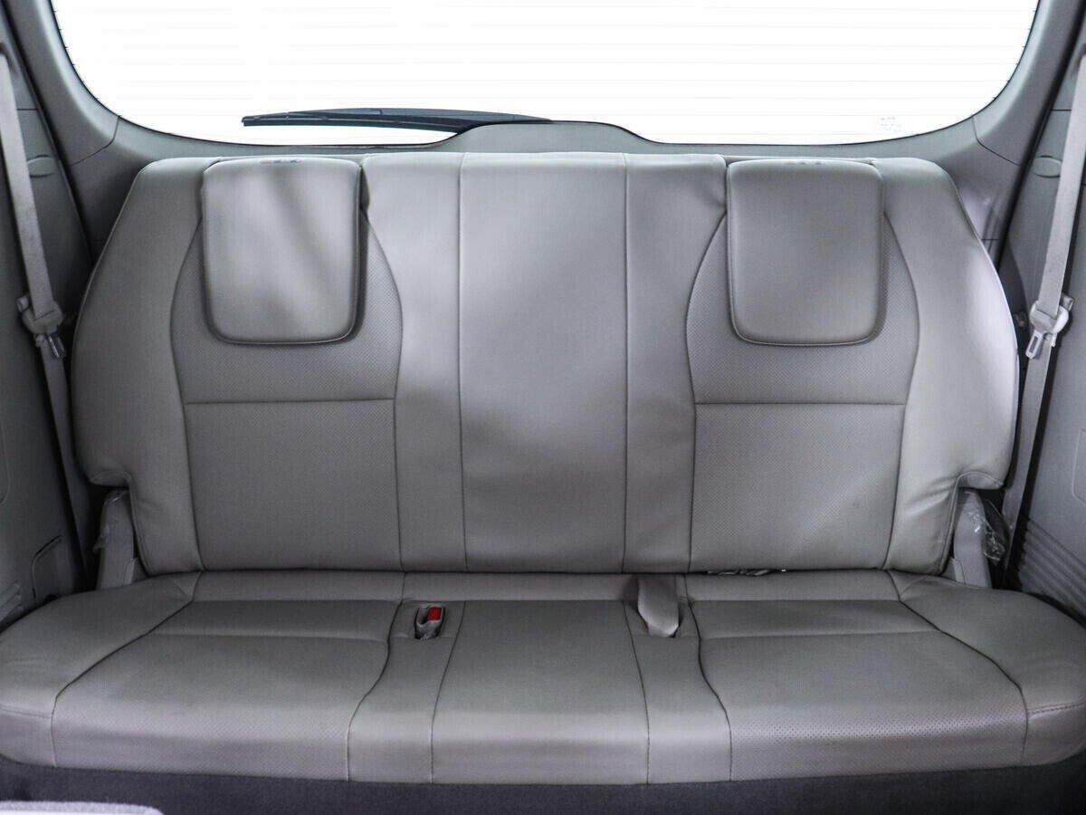 Kia Carnival 2016, белый