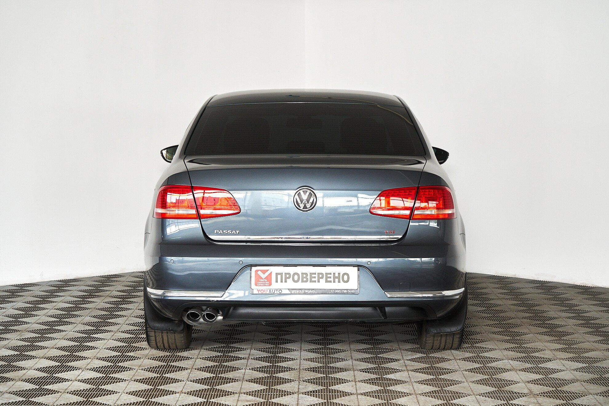 Volkswagen Passat 2012, серый