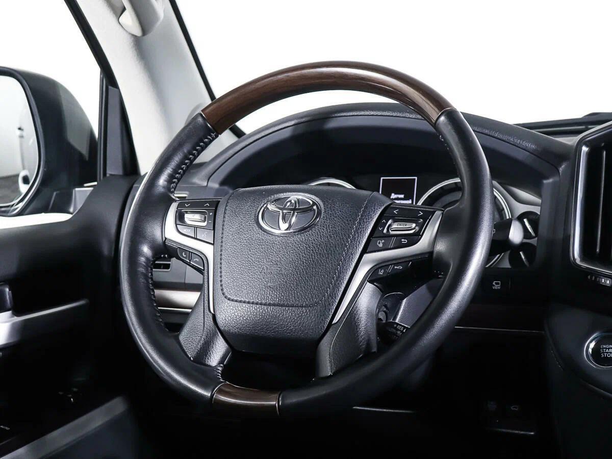 Toyota Land Cruiser 2018, черный