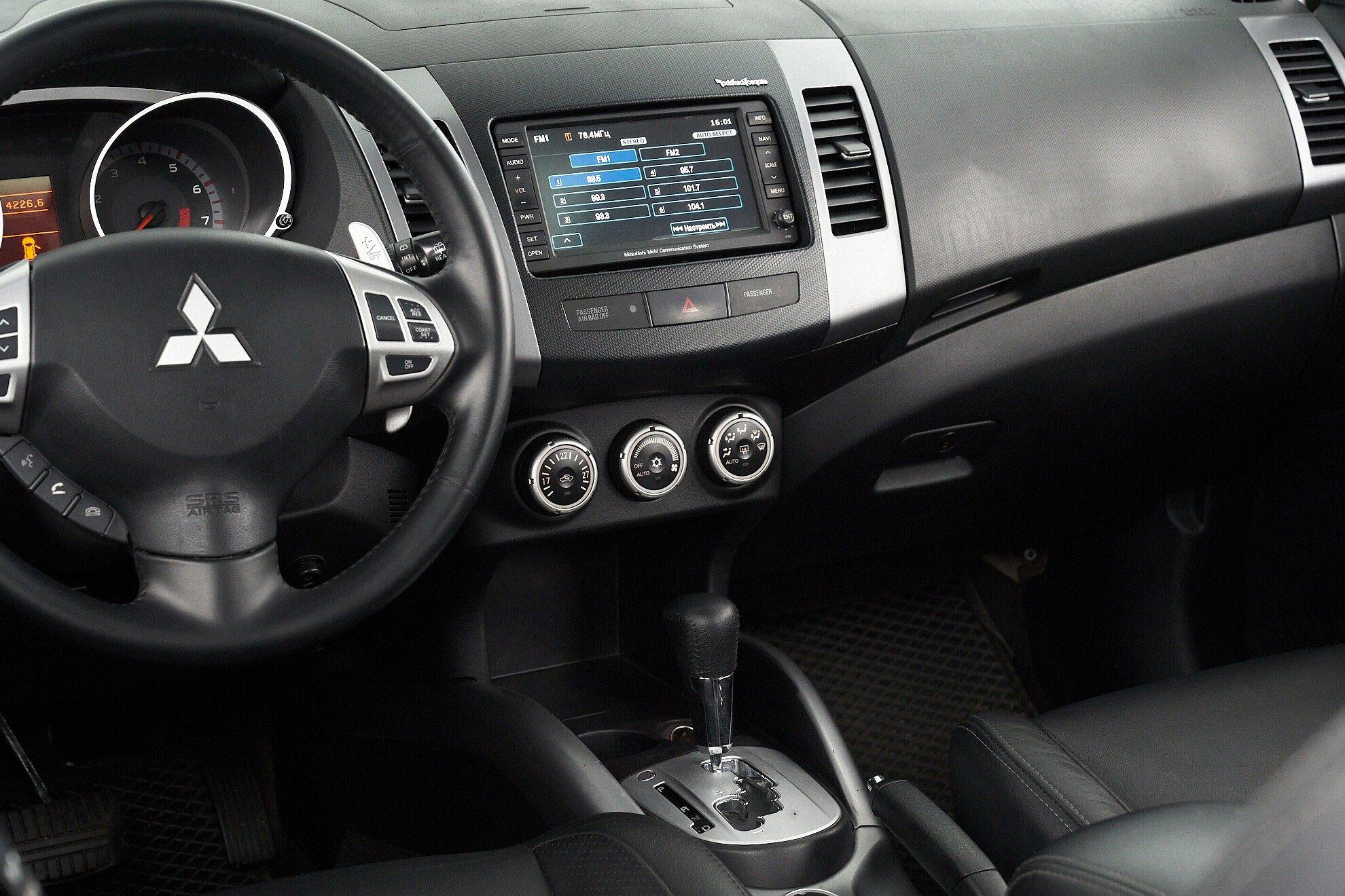 Mitsubishi Outlander 2008, черный