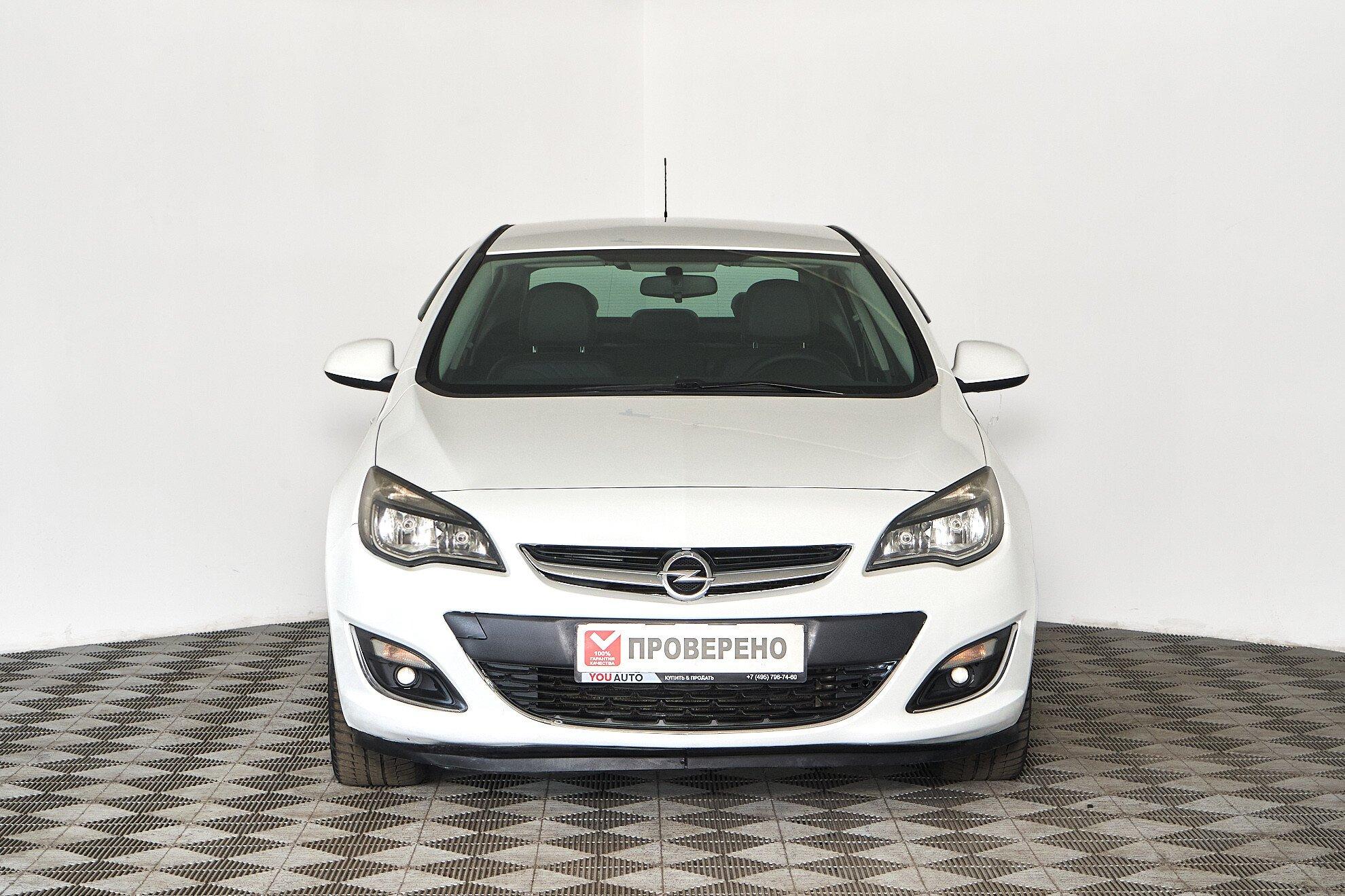 Opel Astra 2013, белый