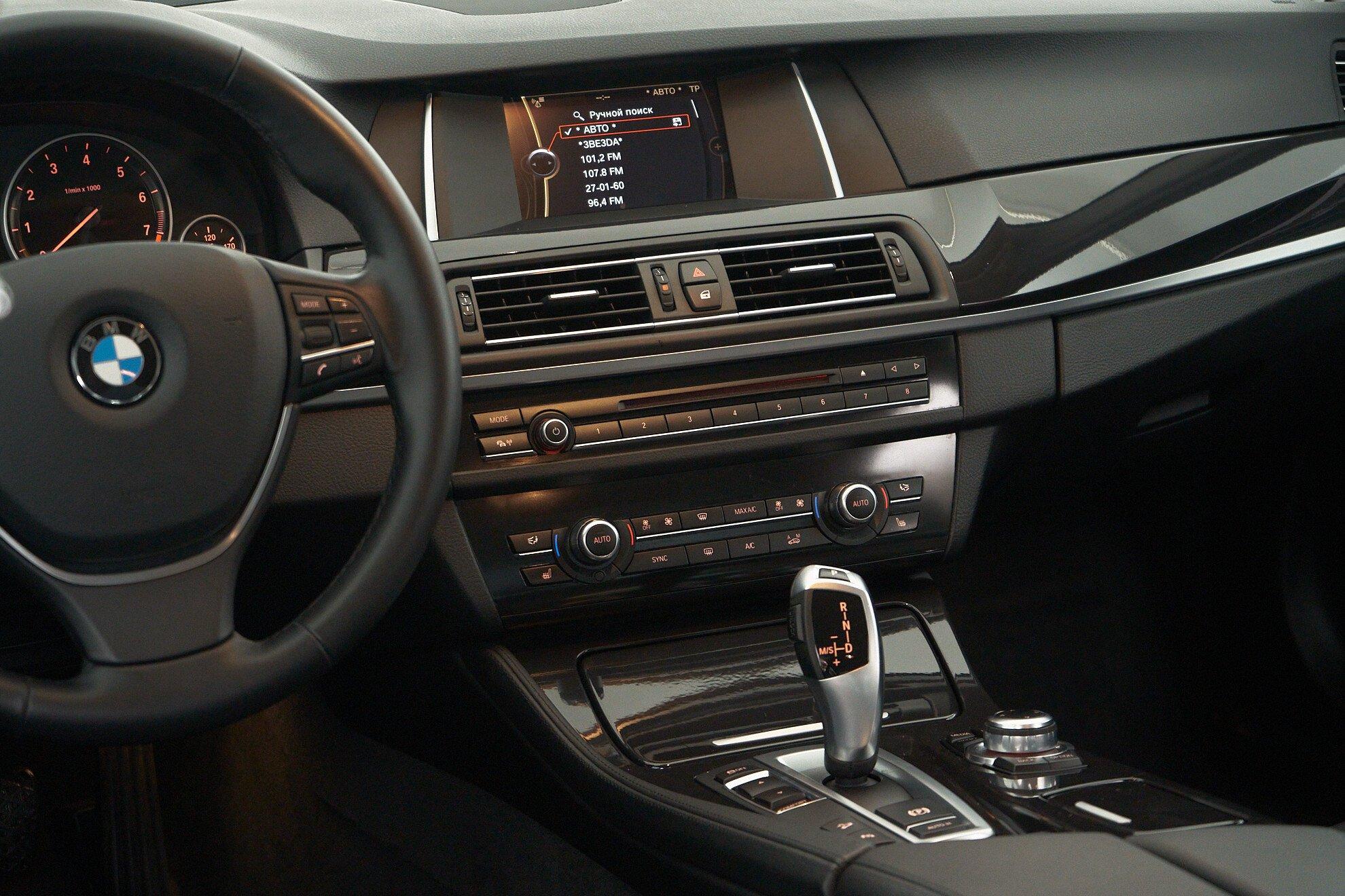 BMW 5 серии 2013, белый