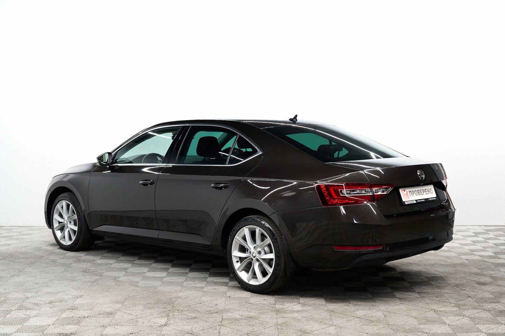 Skoda Superb 2017, коричневый