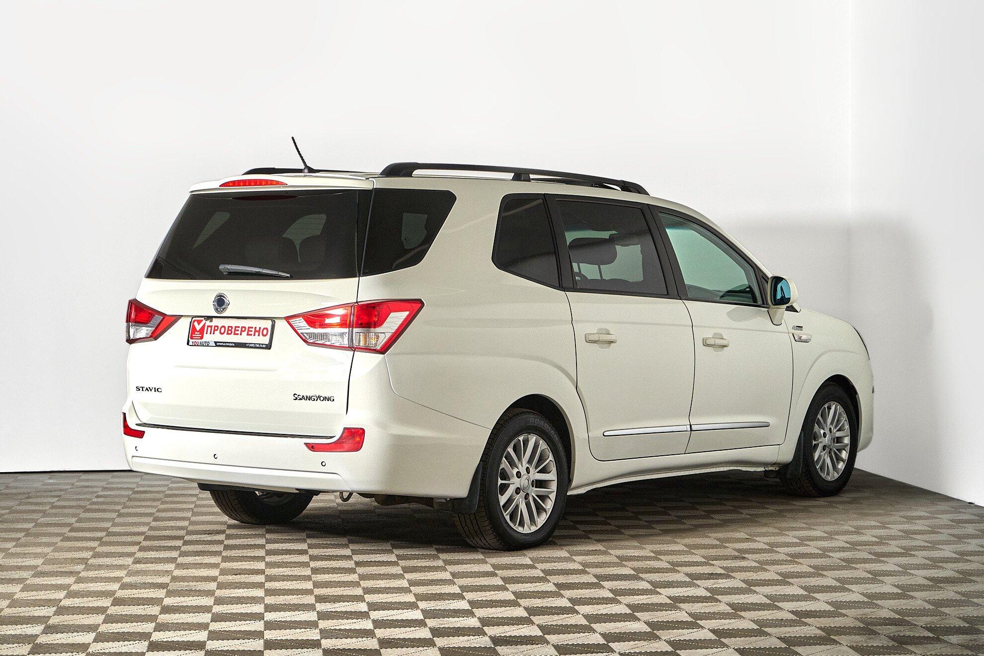 SsangYong Stavic 2013, белый