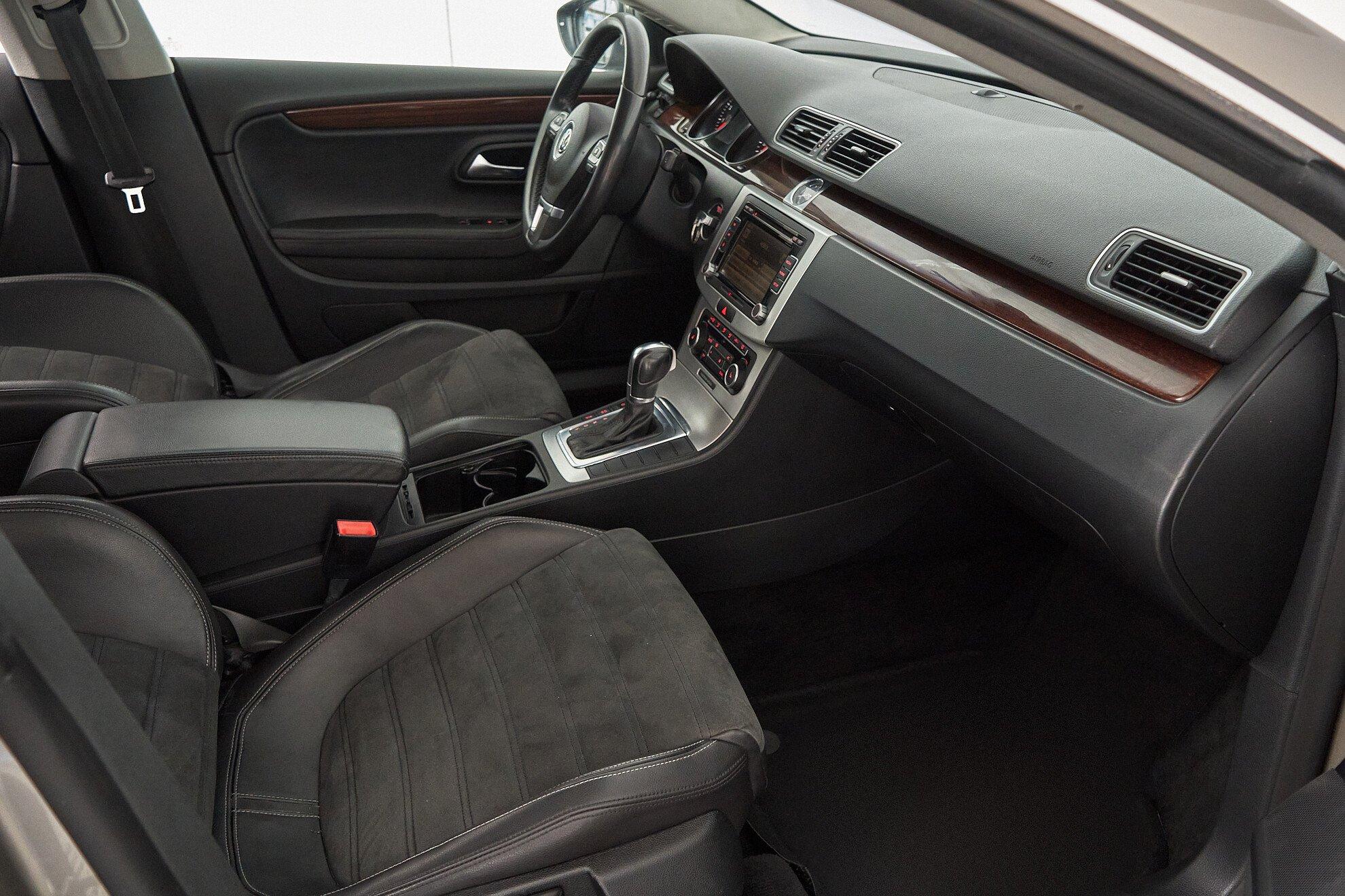 Volkswagen Passat CC 2011, бежевый