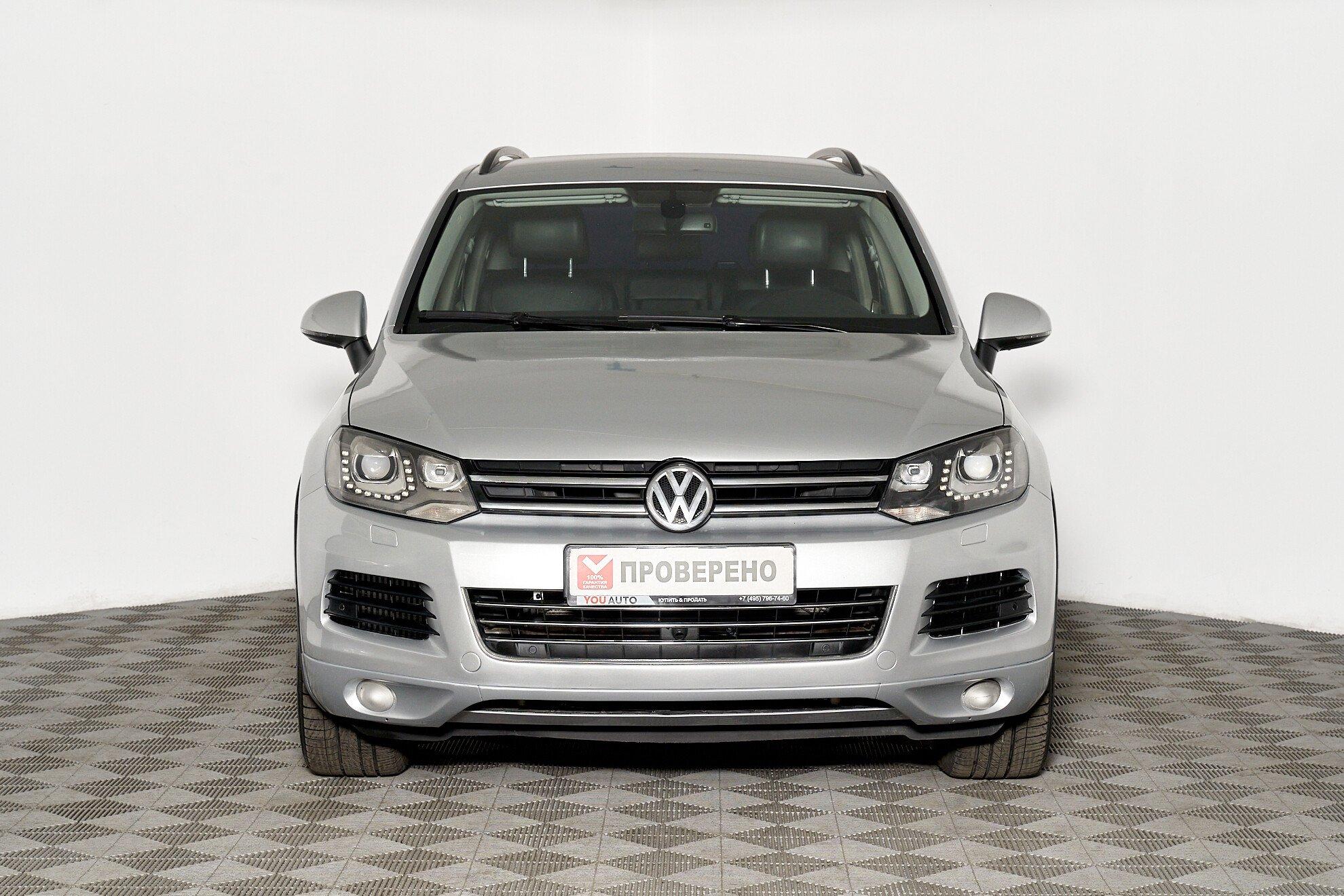 Volkswagen Touareg 2011, серебряный