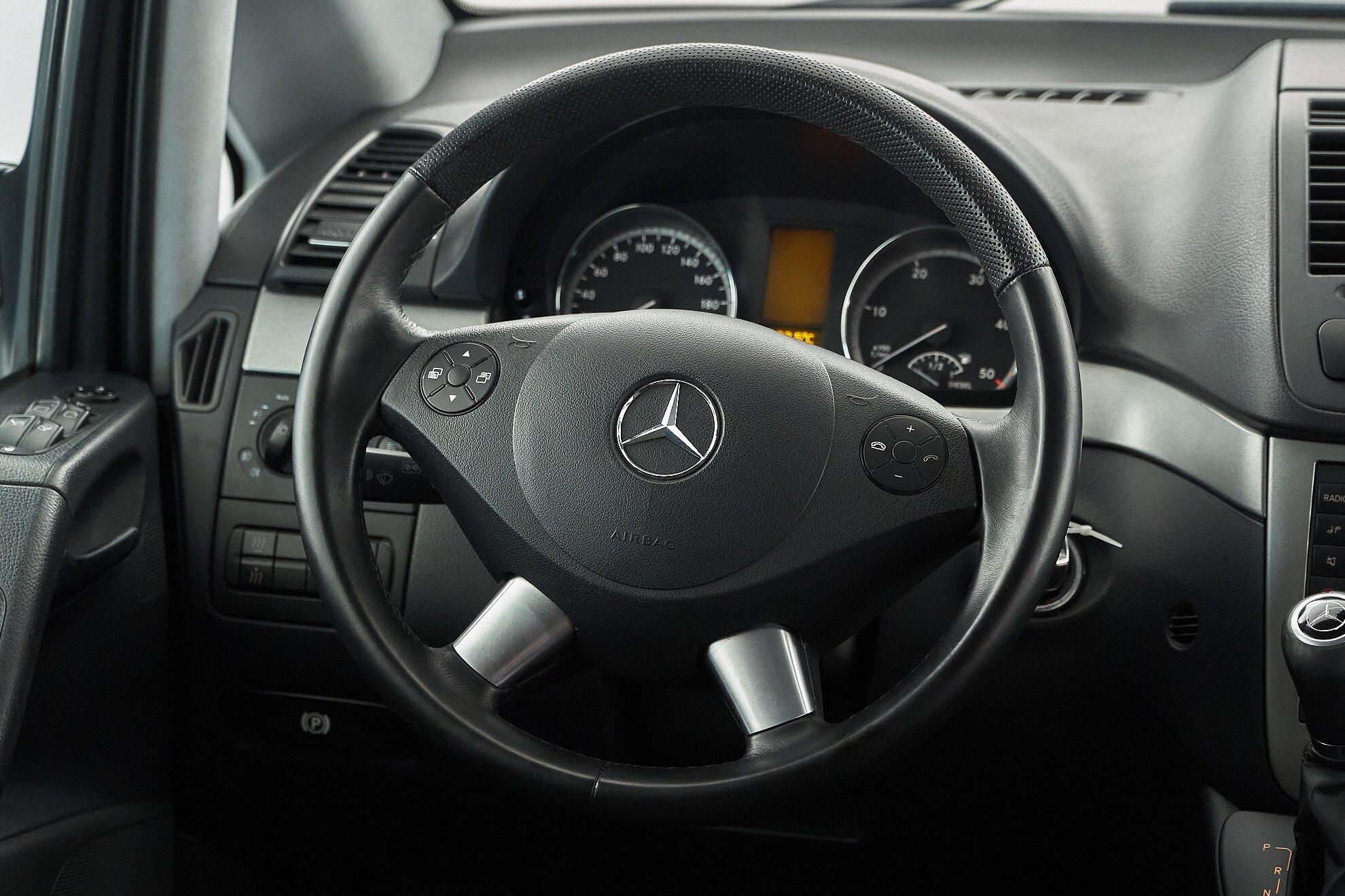 Mercedes-Benz Viano 2012, коричневый