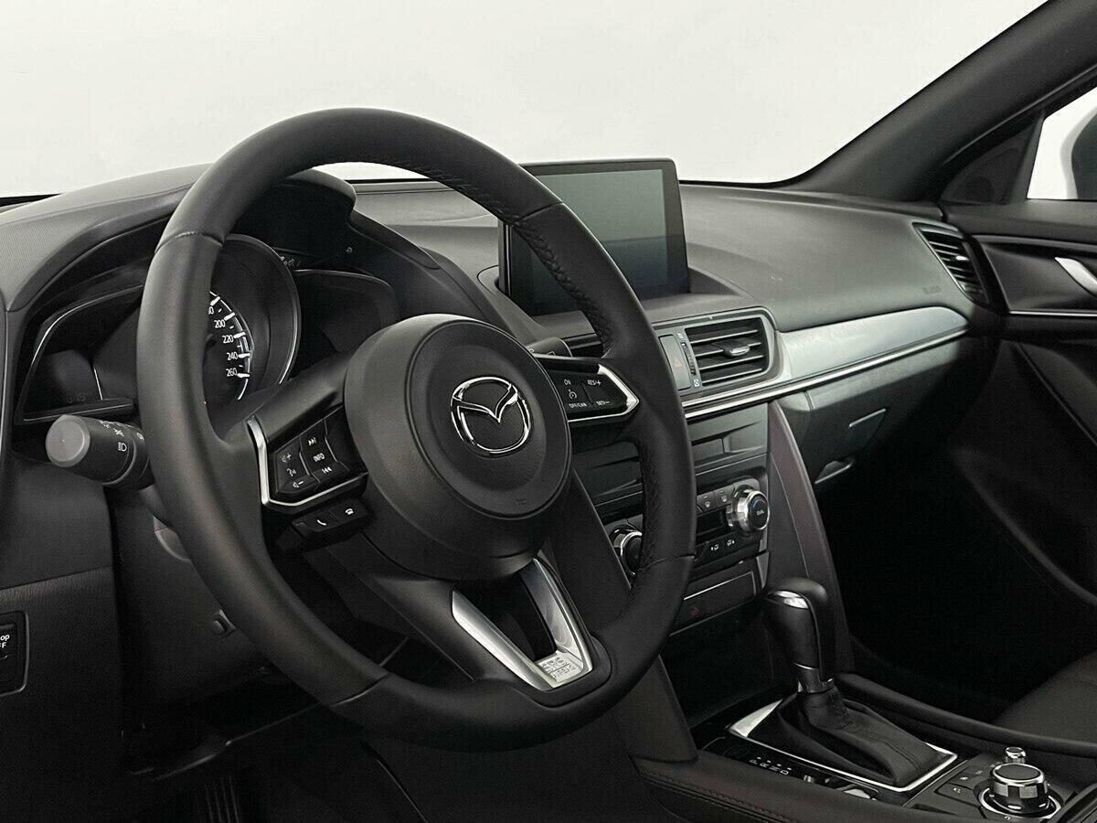 Mazda CX-4 2022, красный