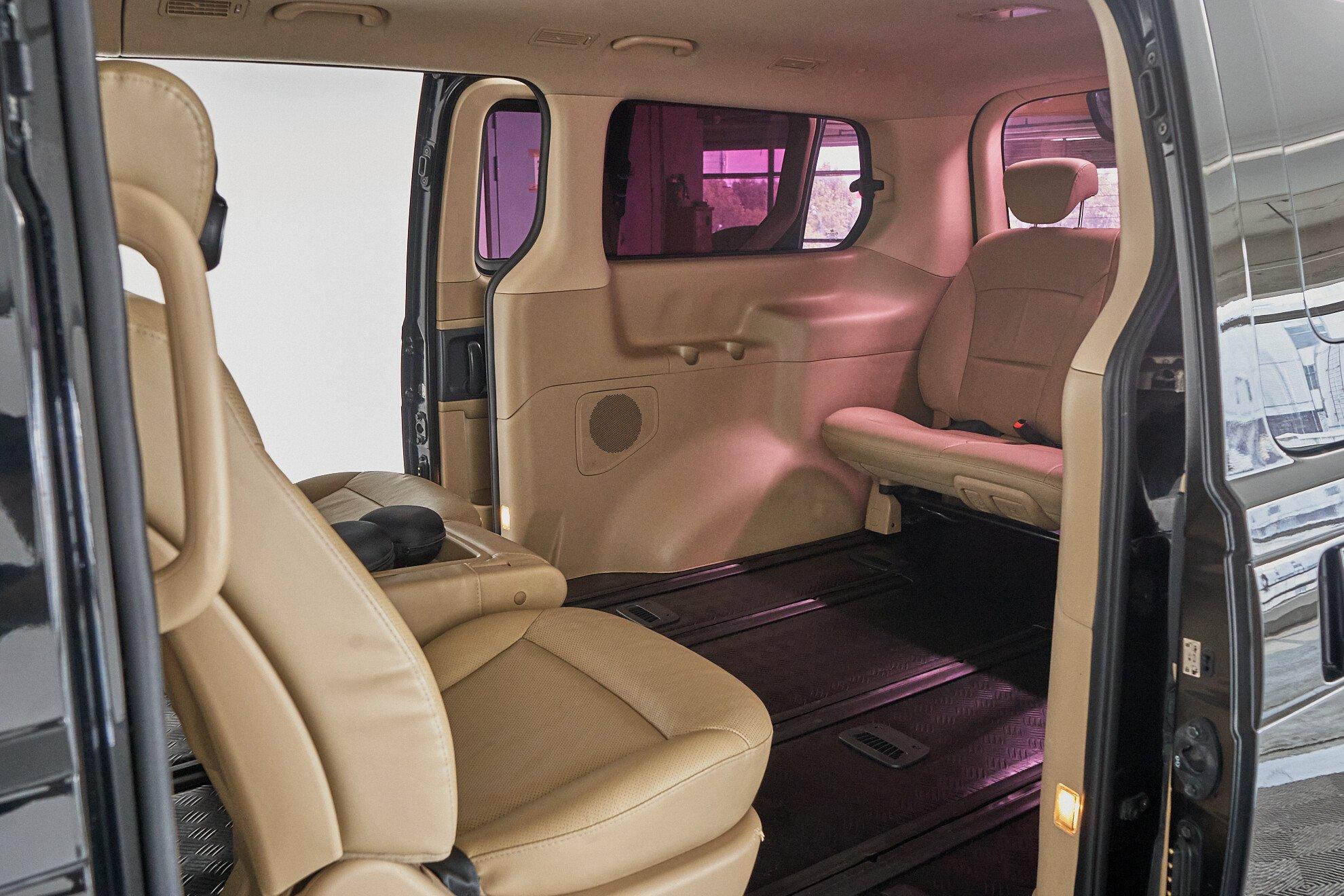 Hyundai Grand Starex 2012, черный