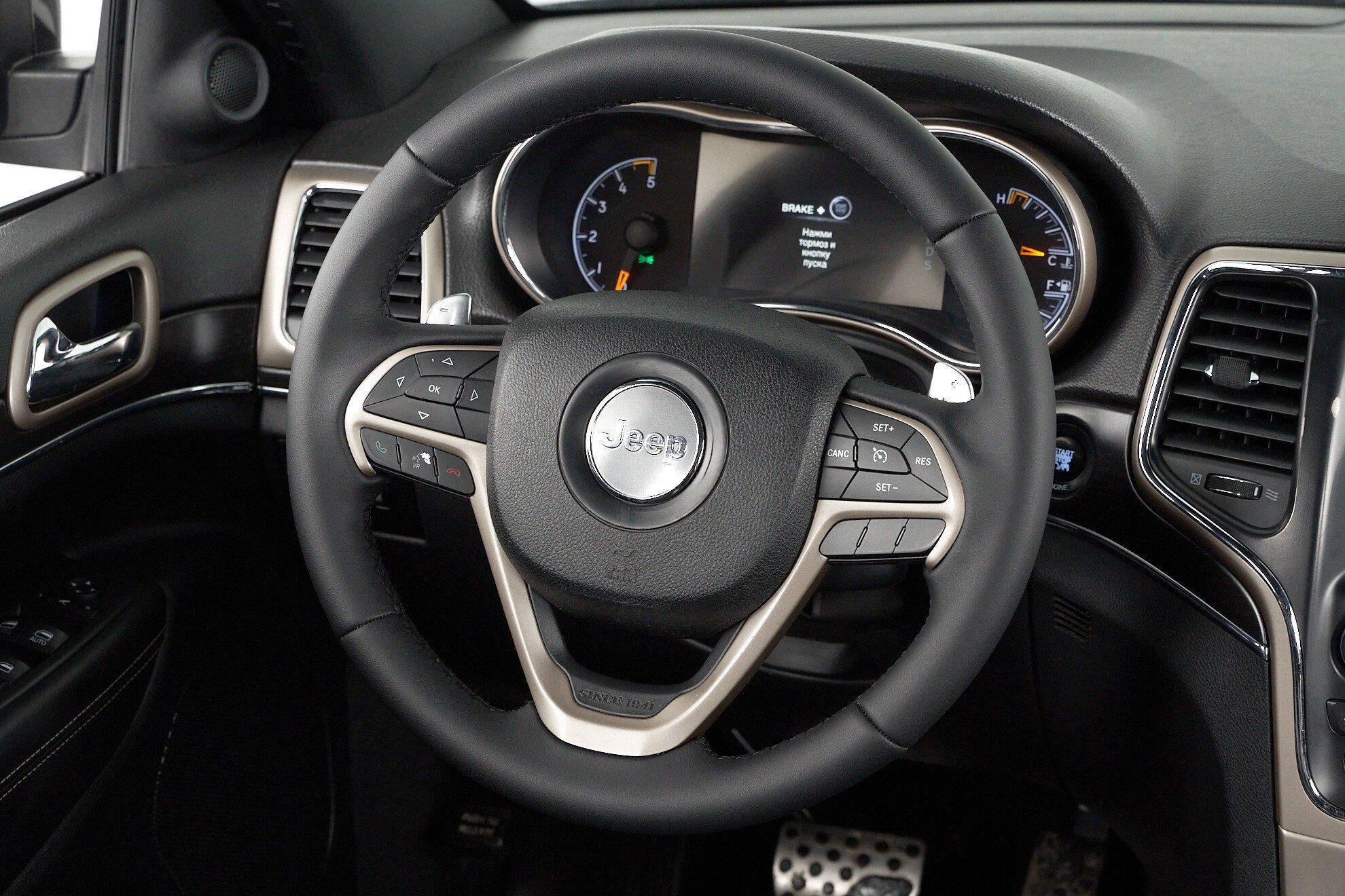 Jeep Grand Cherokee 2013, черный