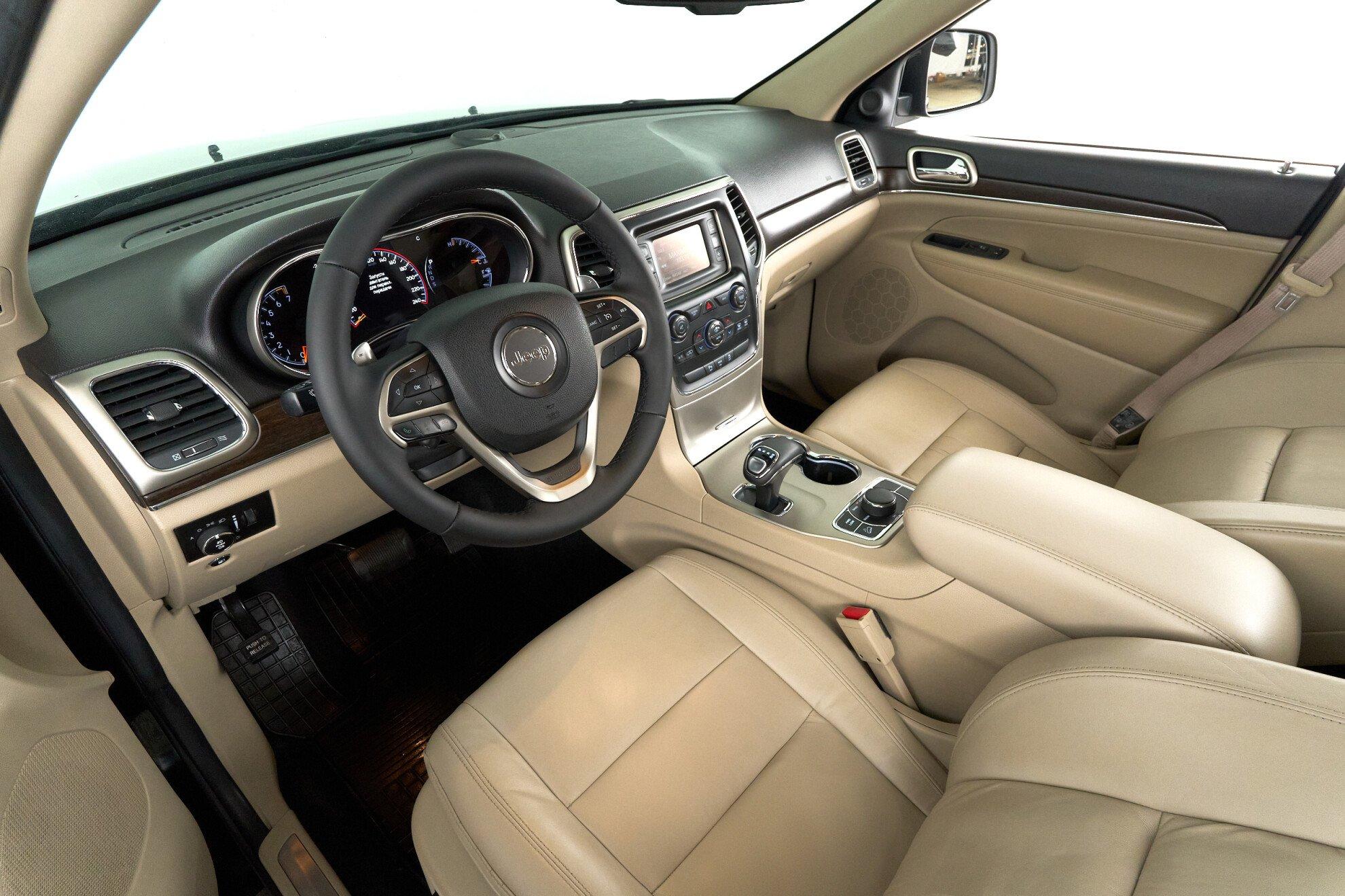 Jeep Grand Cherokee 2013, черный