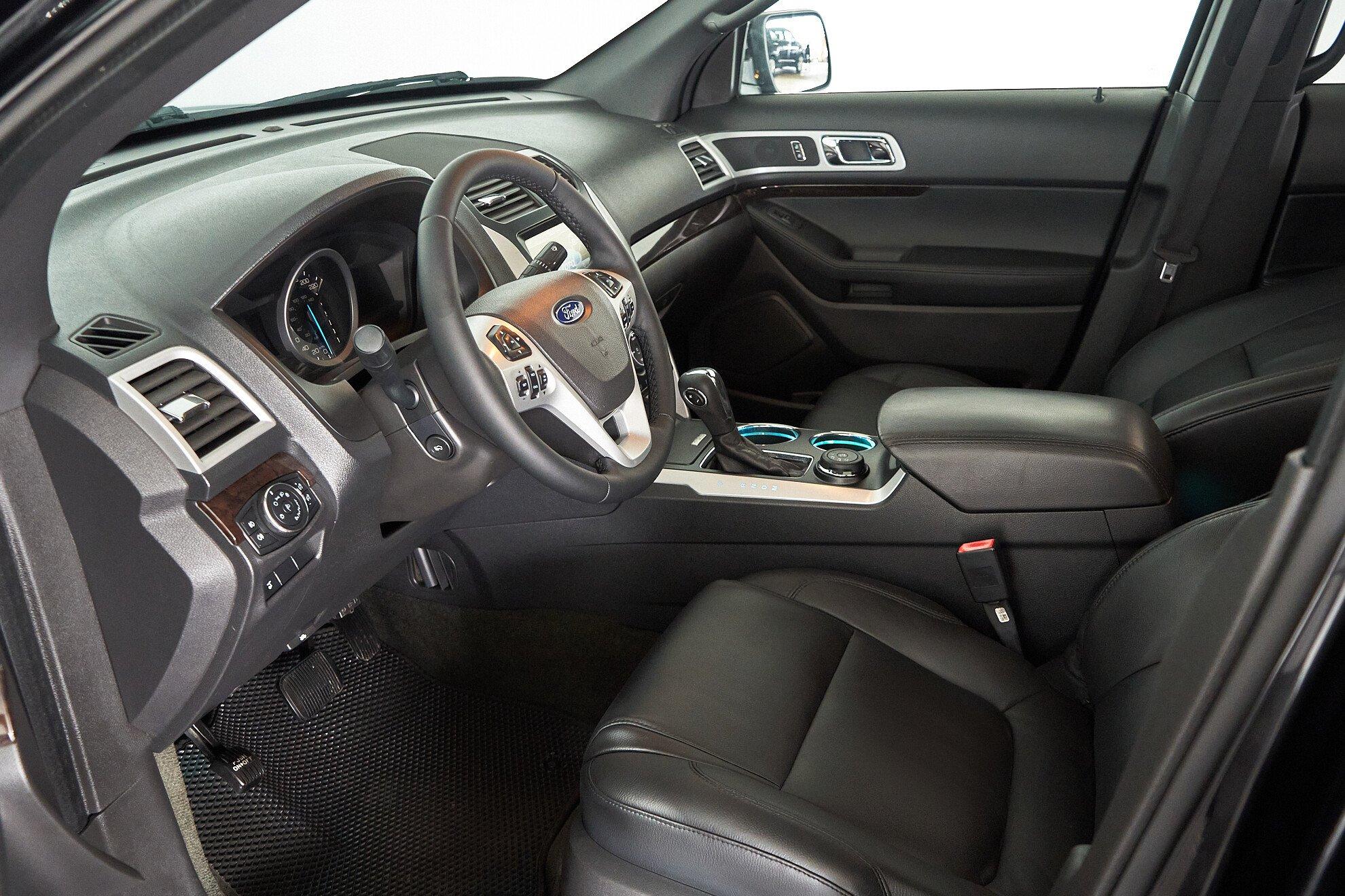 Ford Explorer 2013, черный