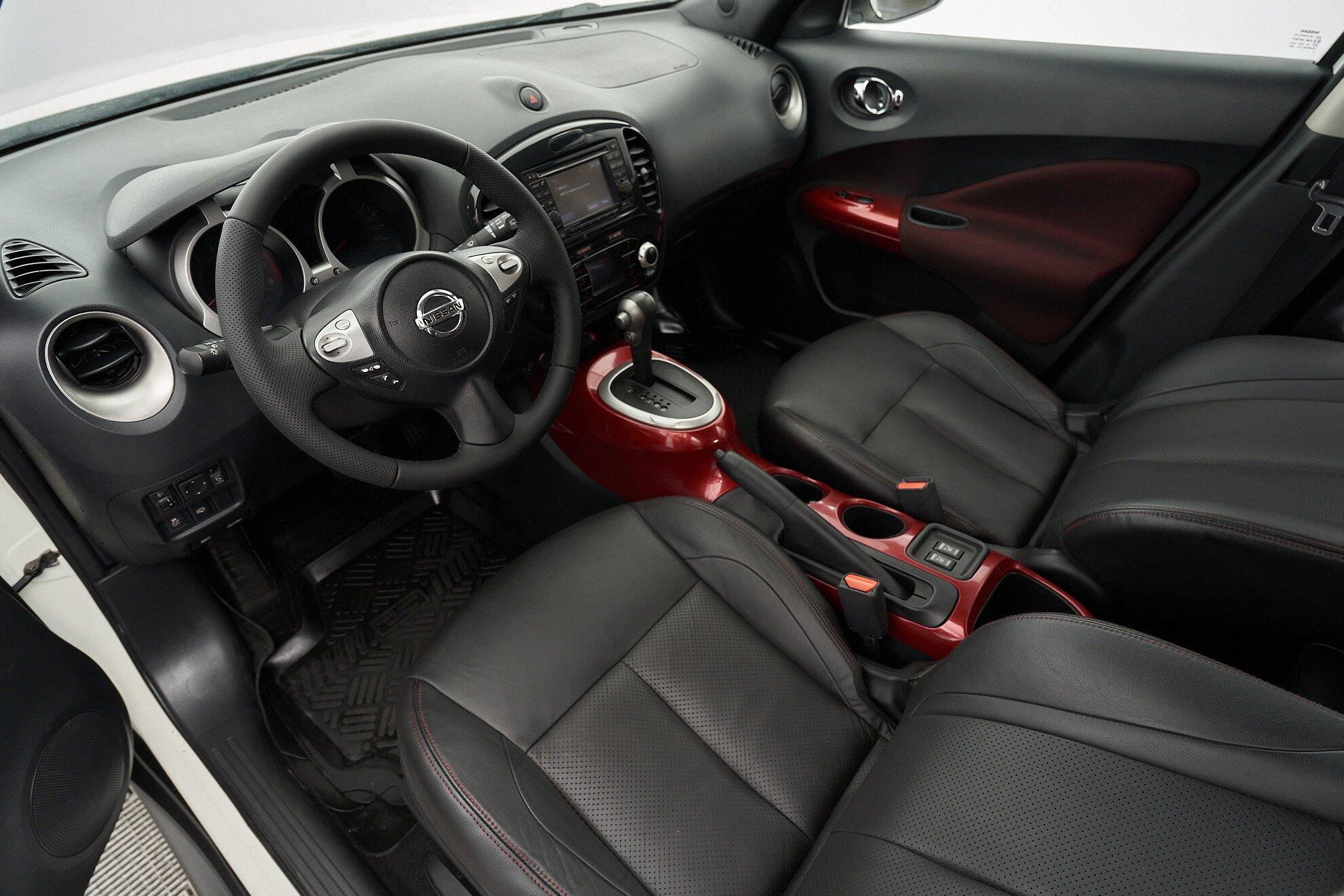 Nissan Juke 2012, белый