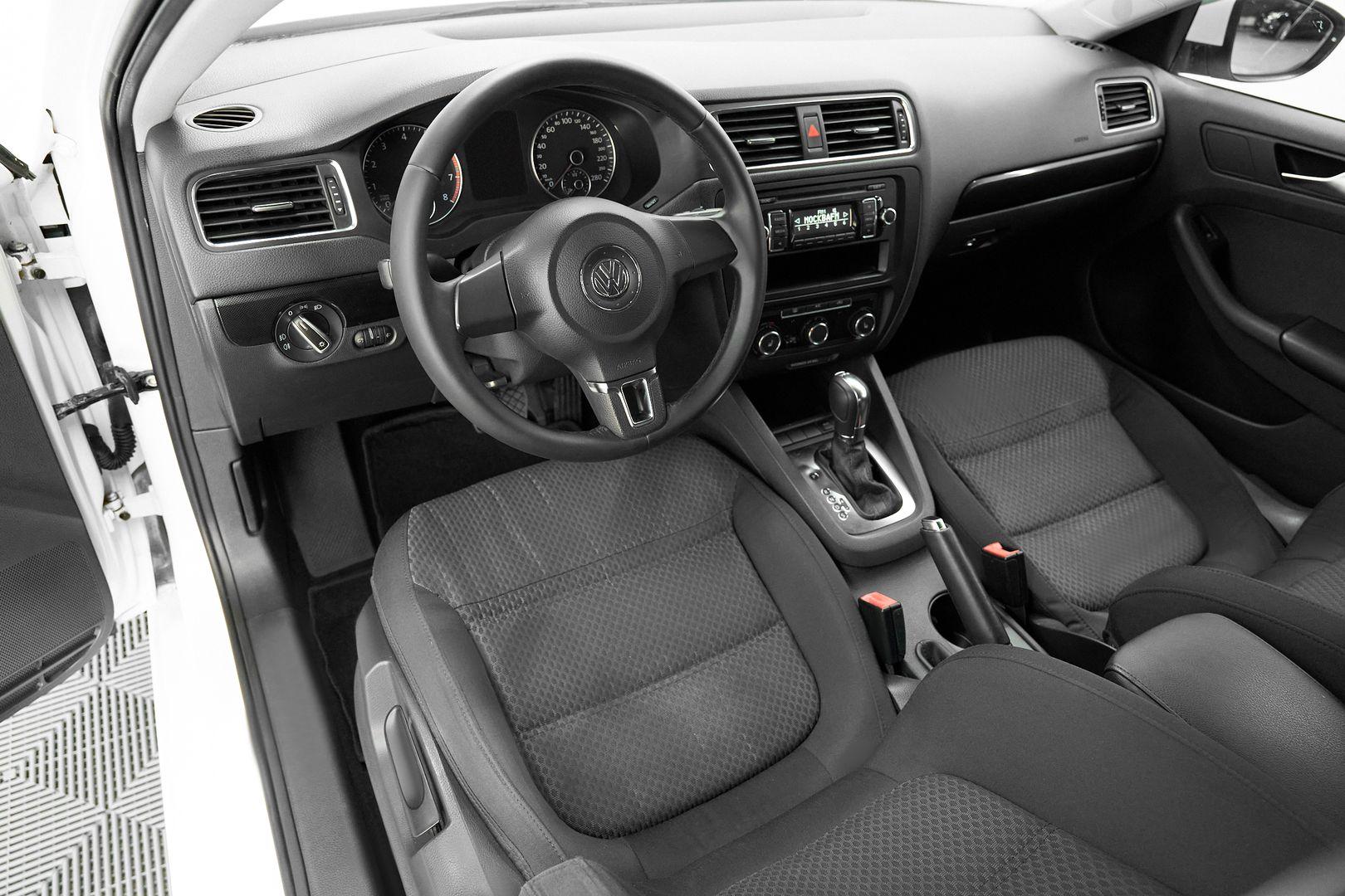 Volkswagen Jetta 2012, белый