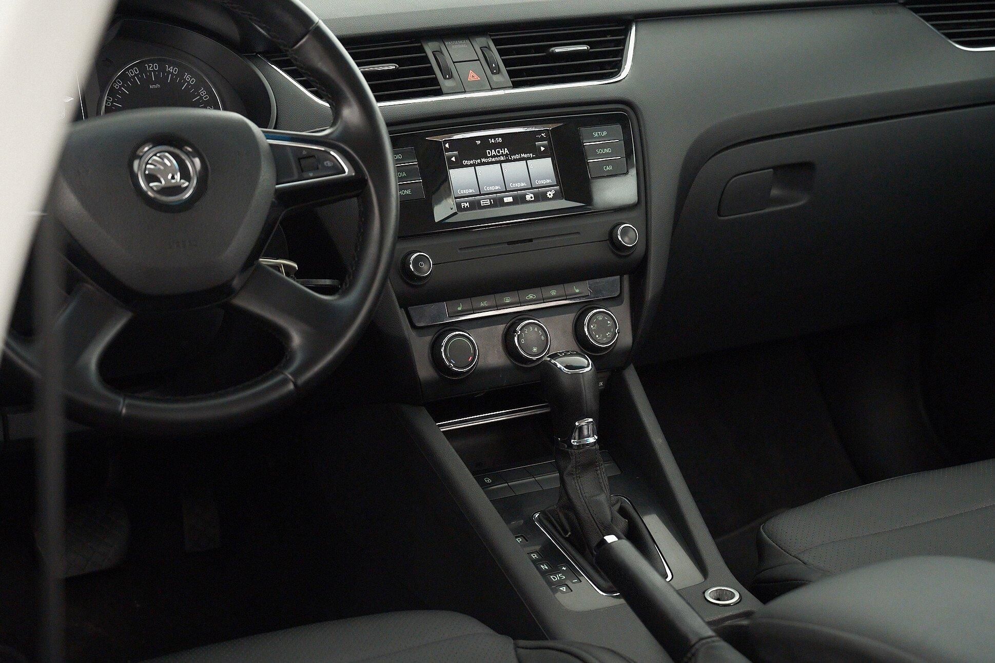 Skoda Octavia 2015, серый