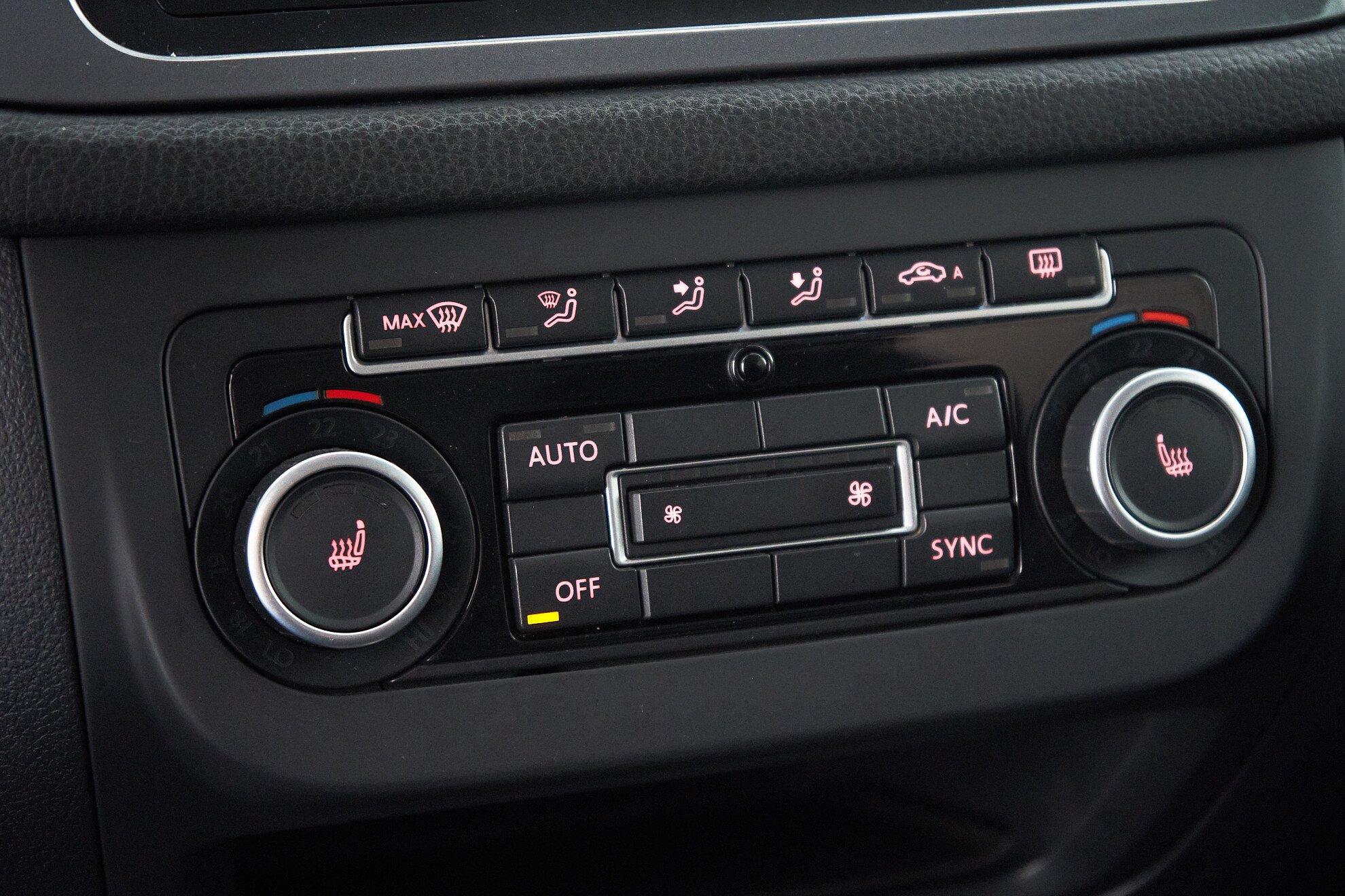 Volkswagen Tiguan 2012, черный
