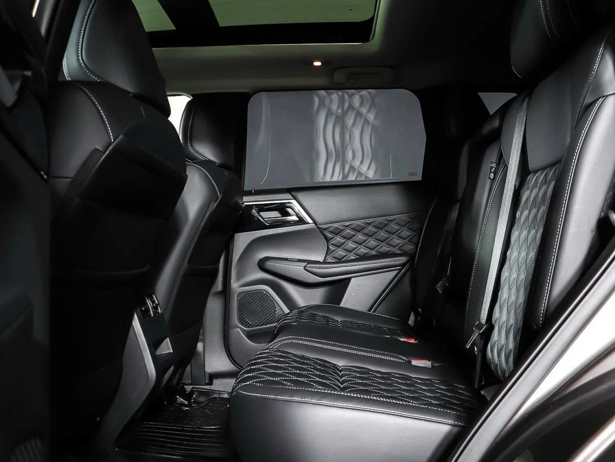 Mitsubishi Outlander 2023, коричневый