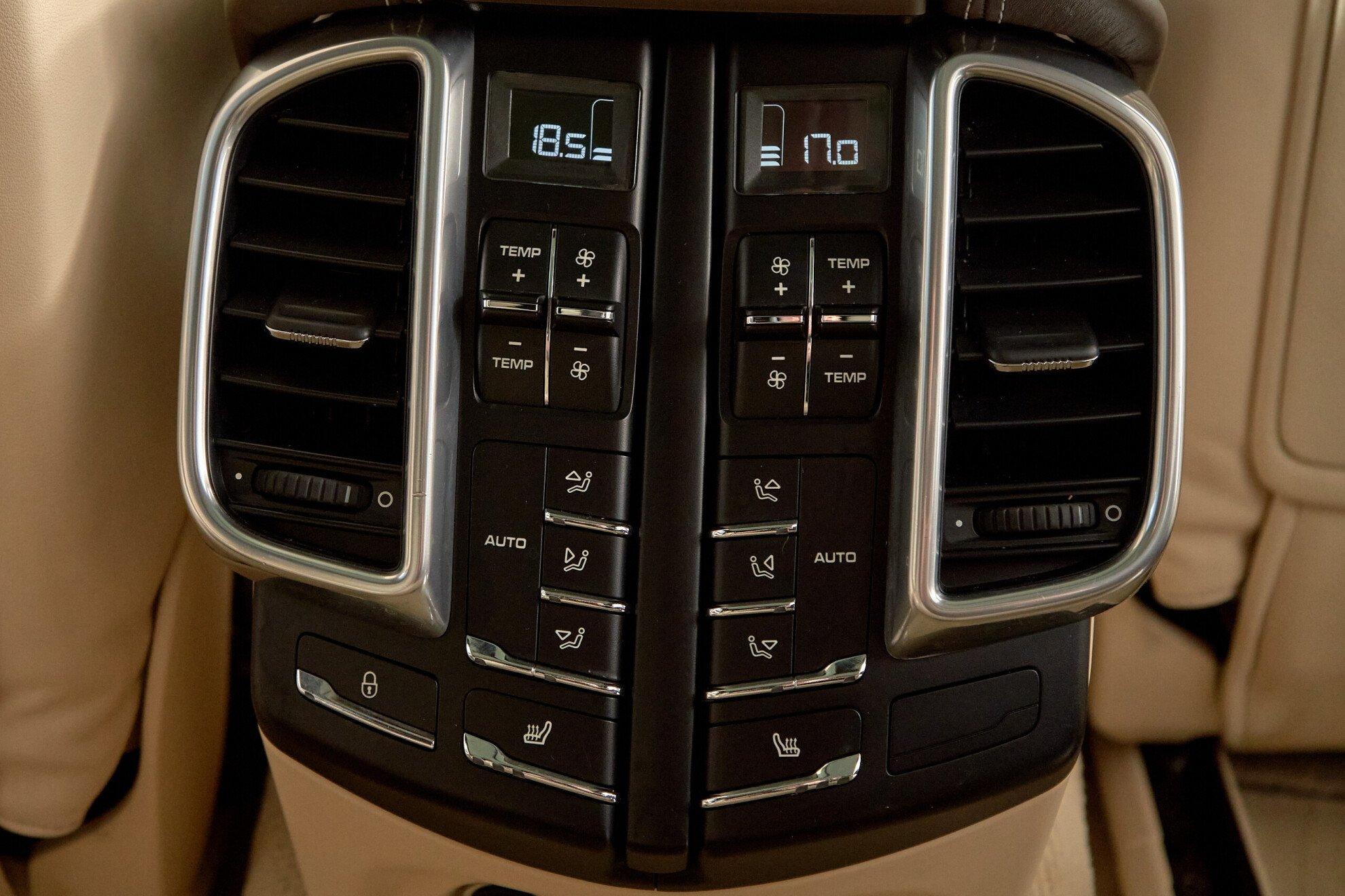 Porsche Cayenne 2012, черный