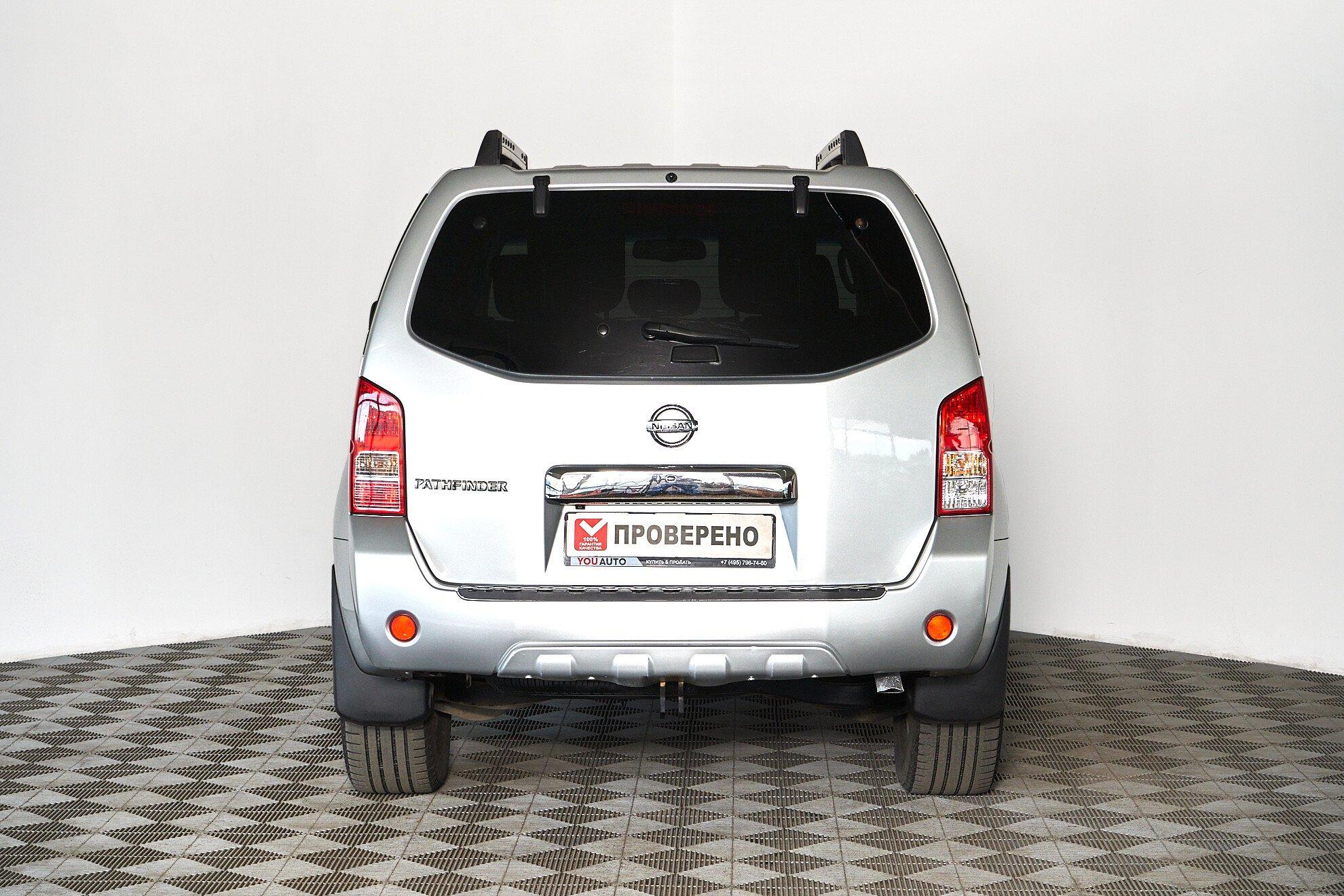 Nissan Pathfinder 2011, серебряный